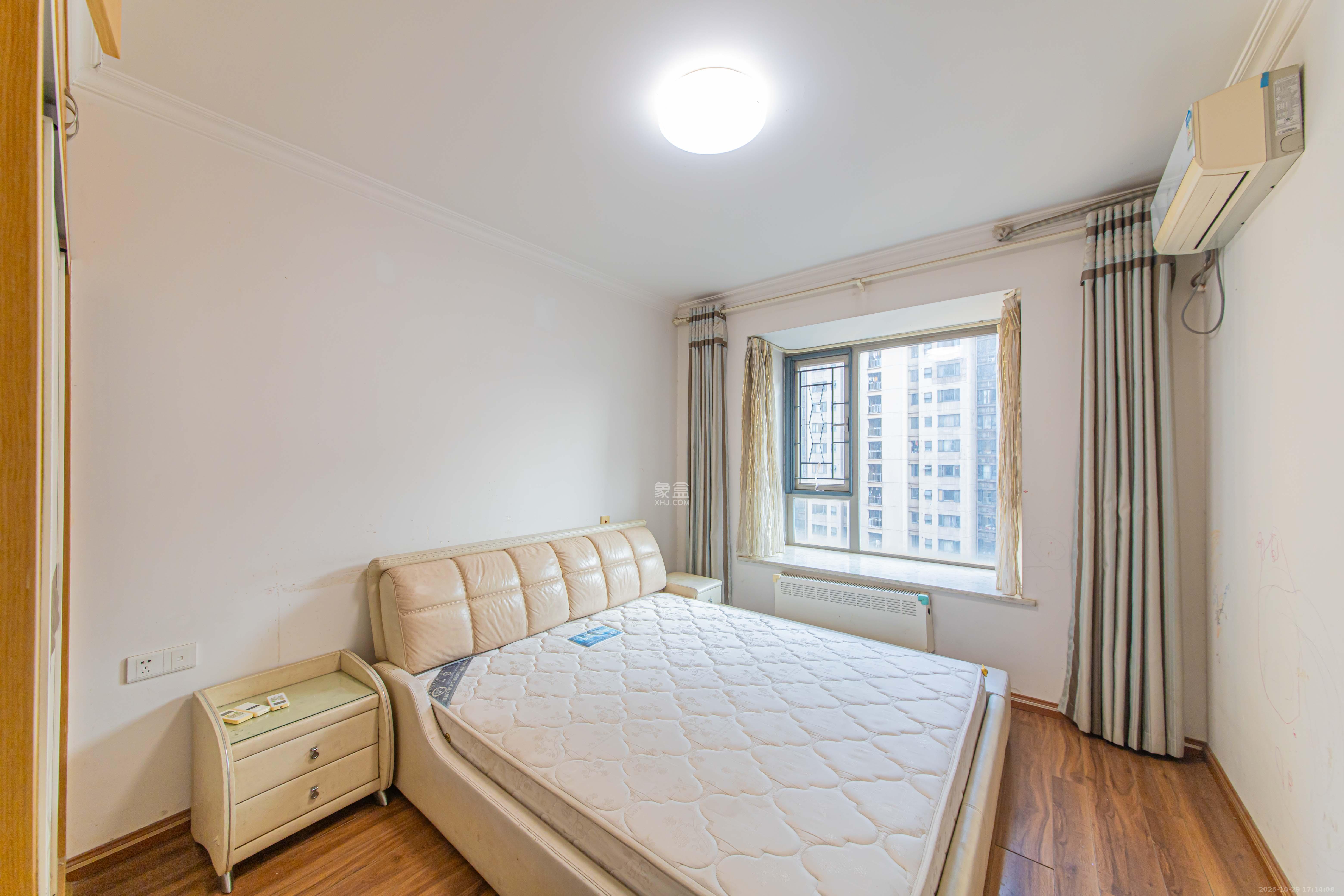 怡海星城  2室2厅1卫    37.8万卧室