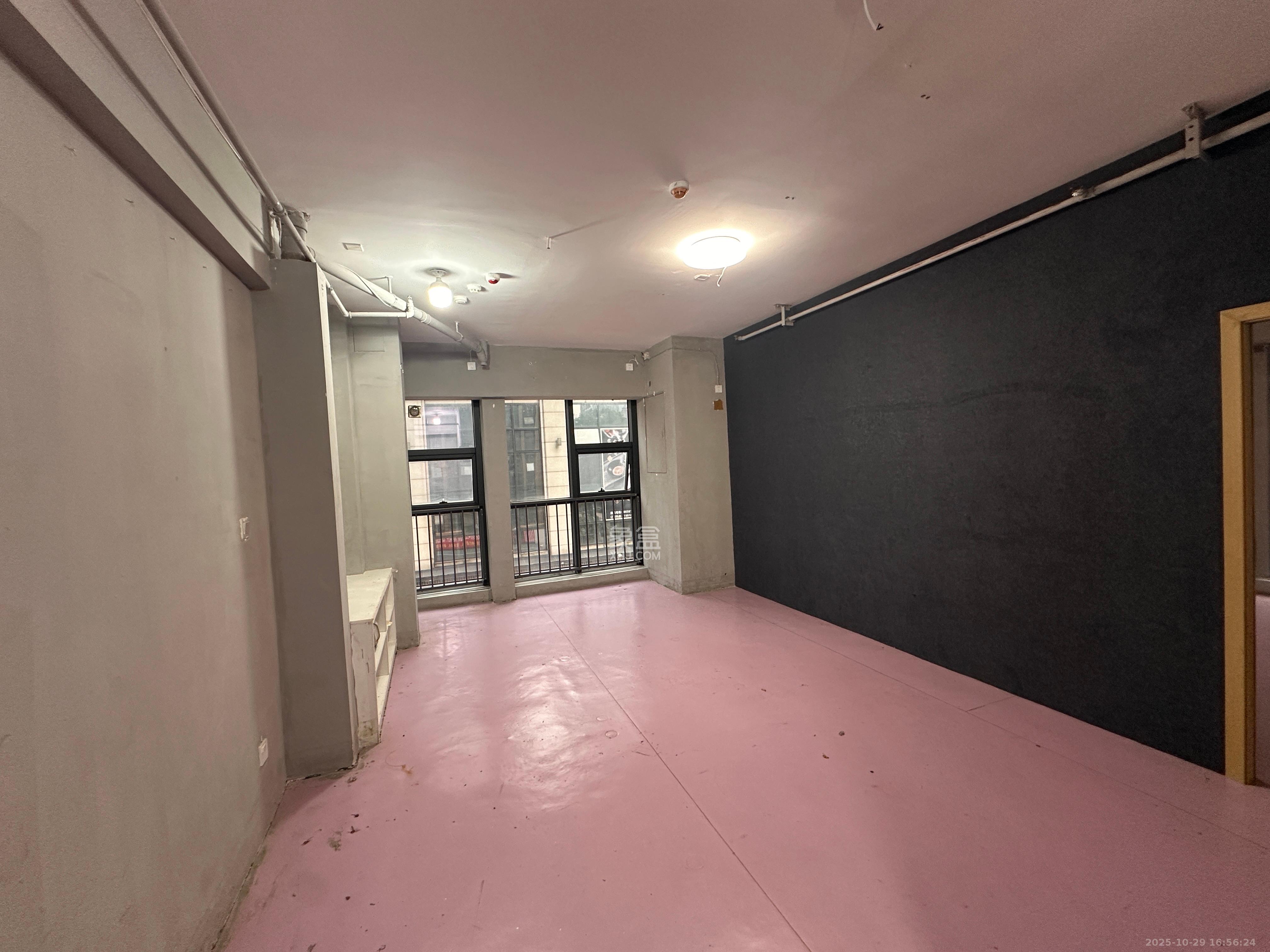 第六都（陆都小区）  1室1厅1卫    1700.0元/月