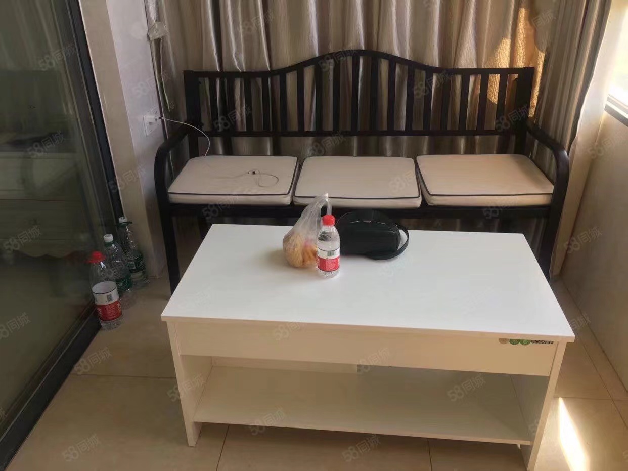 新城吾悦广场 1室1厅1卫 1600.0元/月 新城吾悦广场 1室1厅1卫 1600.0元/月室内图