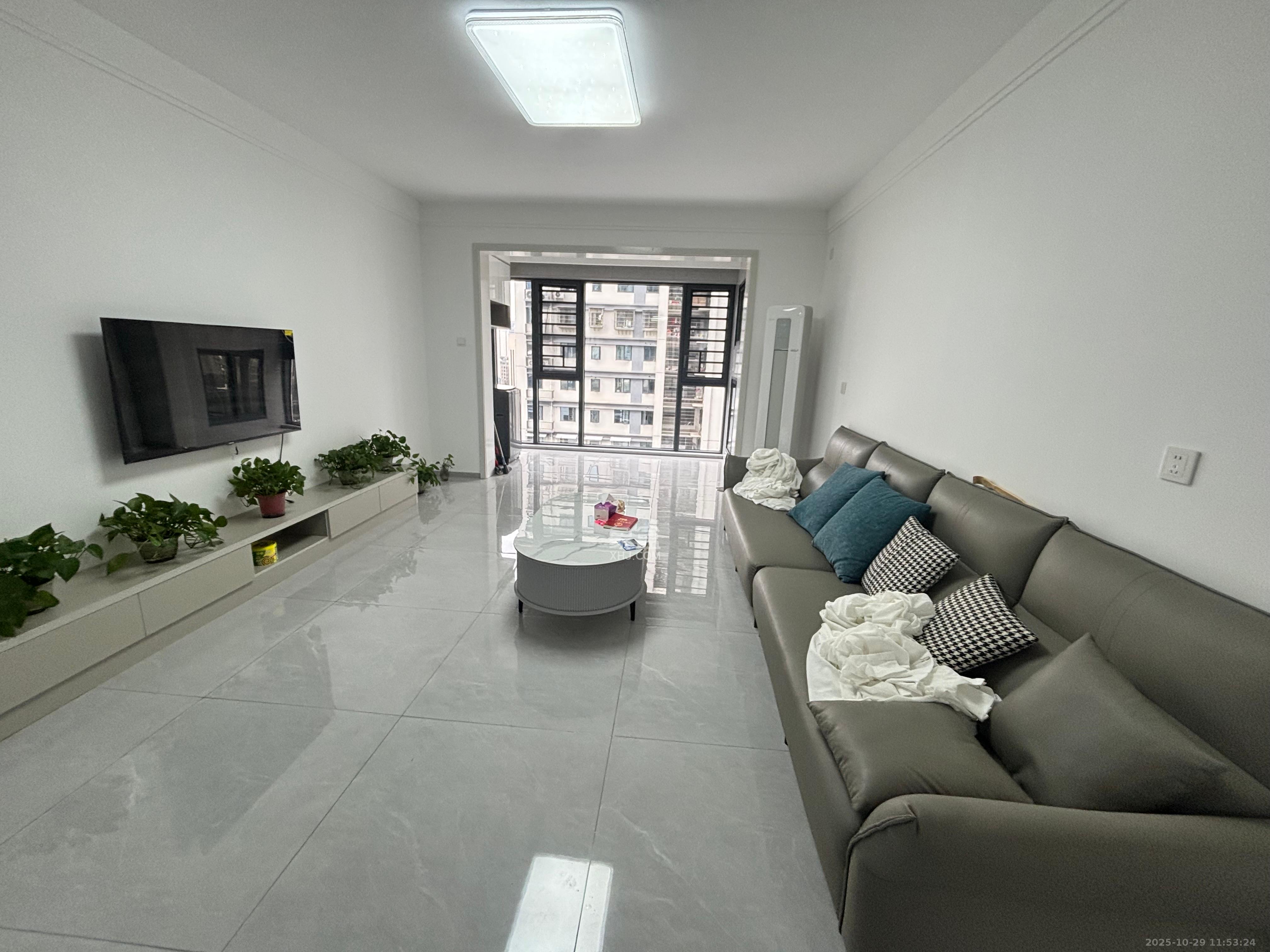 旭日嘉苑  3室2厅2卫    3400.0元/月