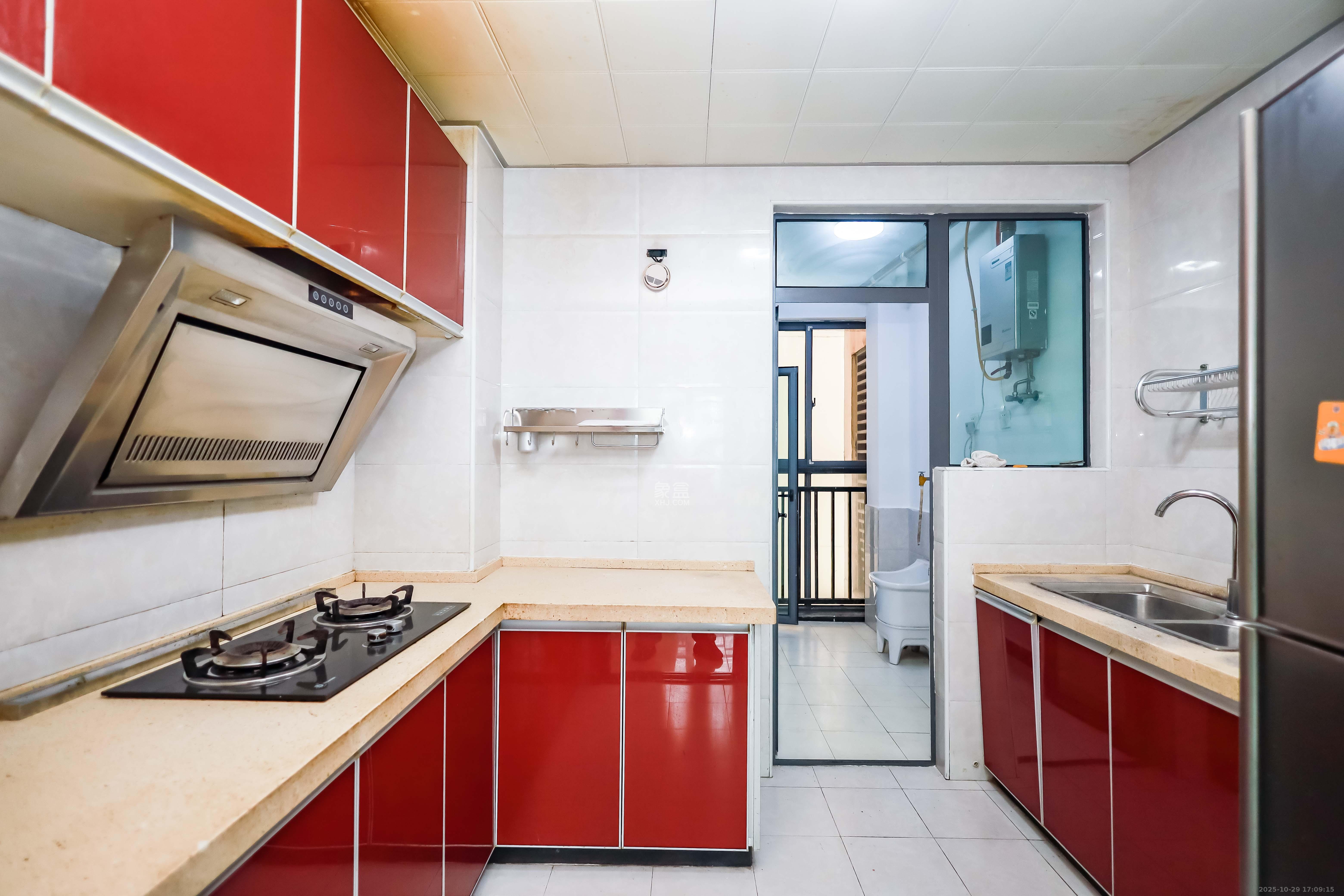 卓越蔚蓝海岸一期  3室2厅2卫    150.0万厨房