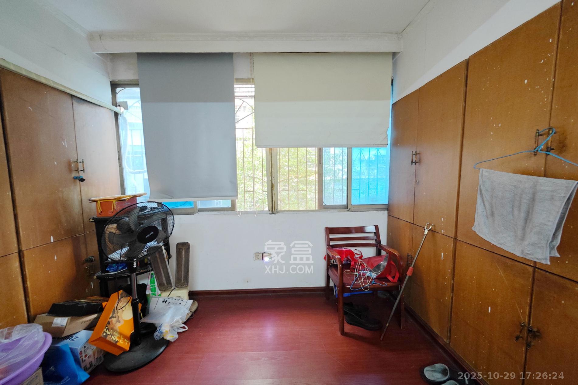 凤凰商贸城  8室2厅2卫    99.0万阳台