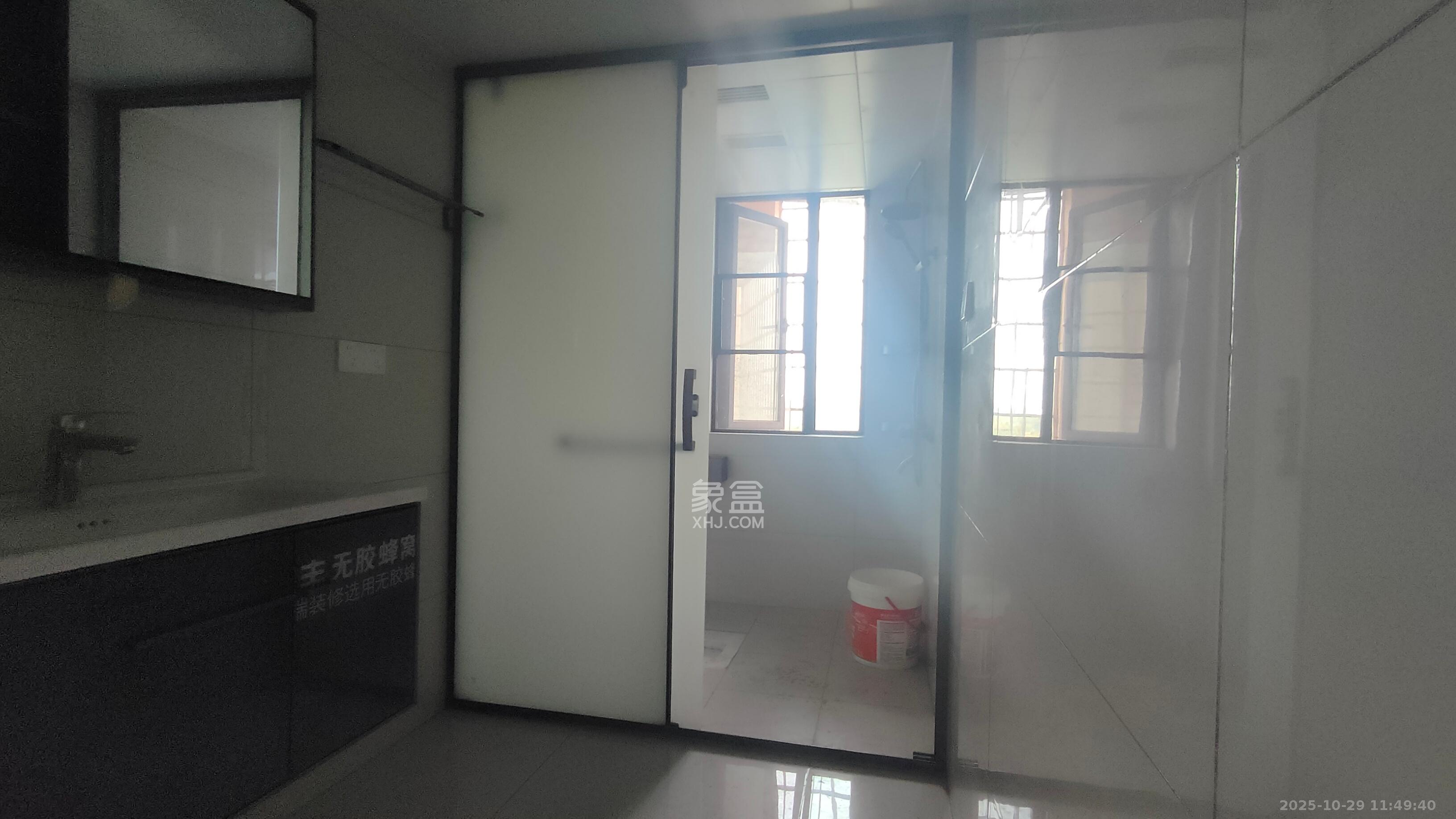 和景家园一期  3室2厅2卫    2800.0元/月 和景家园一期  3室2厅2卫    2800.0元/月室内图