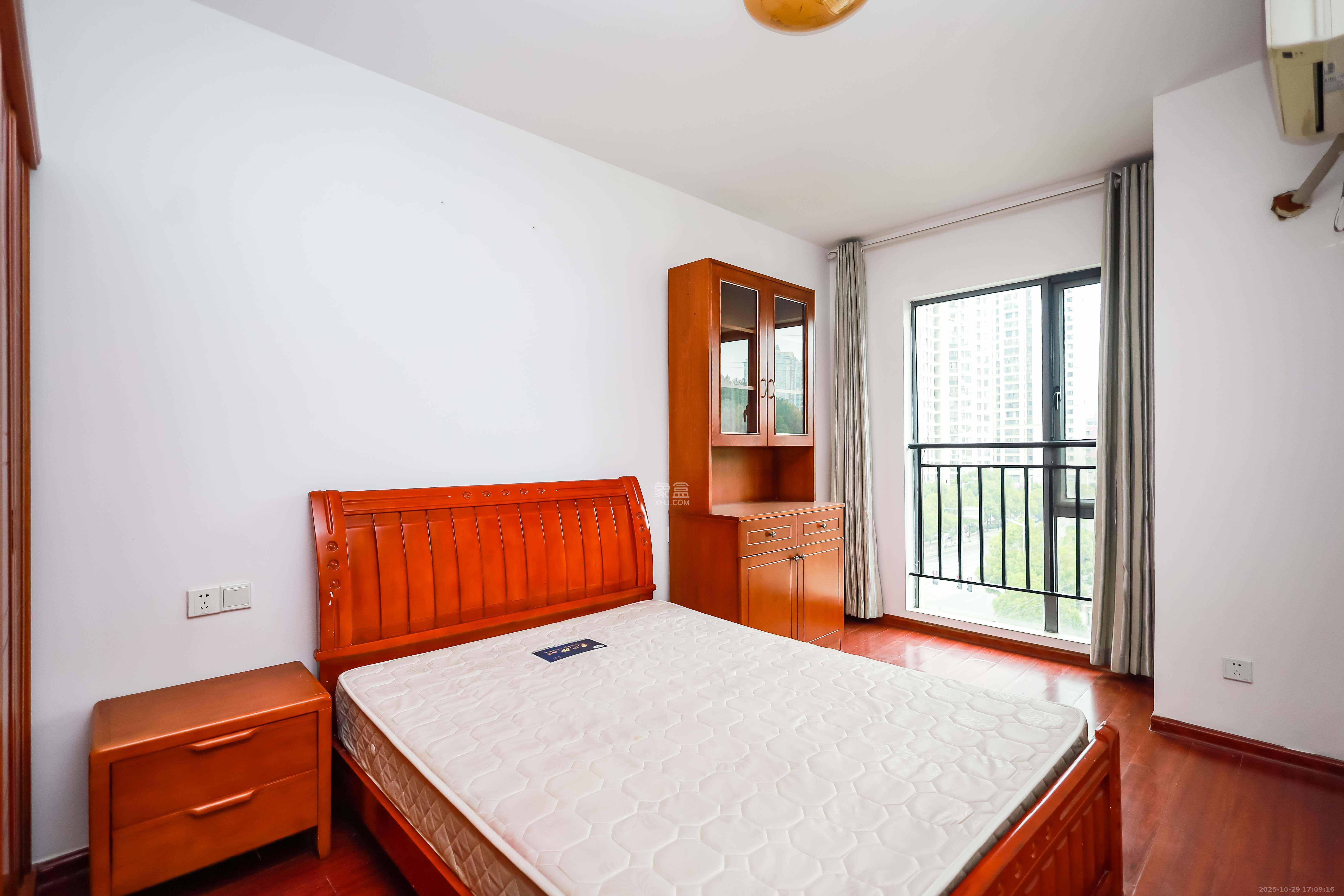 卓越蔚蓝海岸一期  3室2厅2卫    150.0万卧室