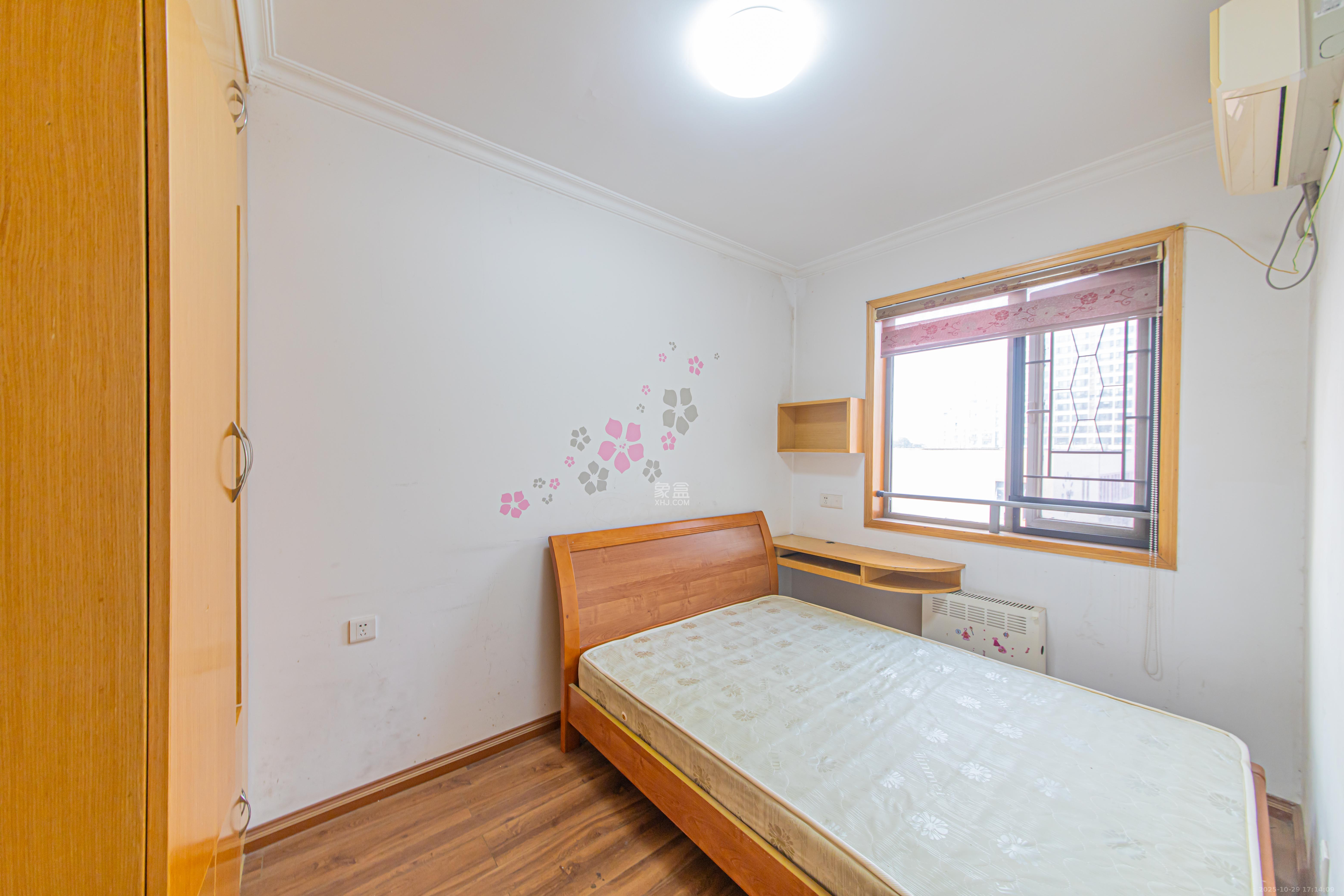 怡海星城  2室2厅1卫    37.8万卧室