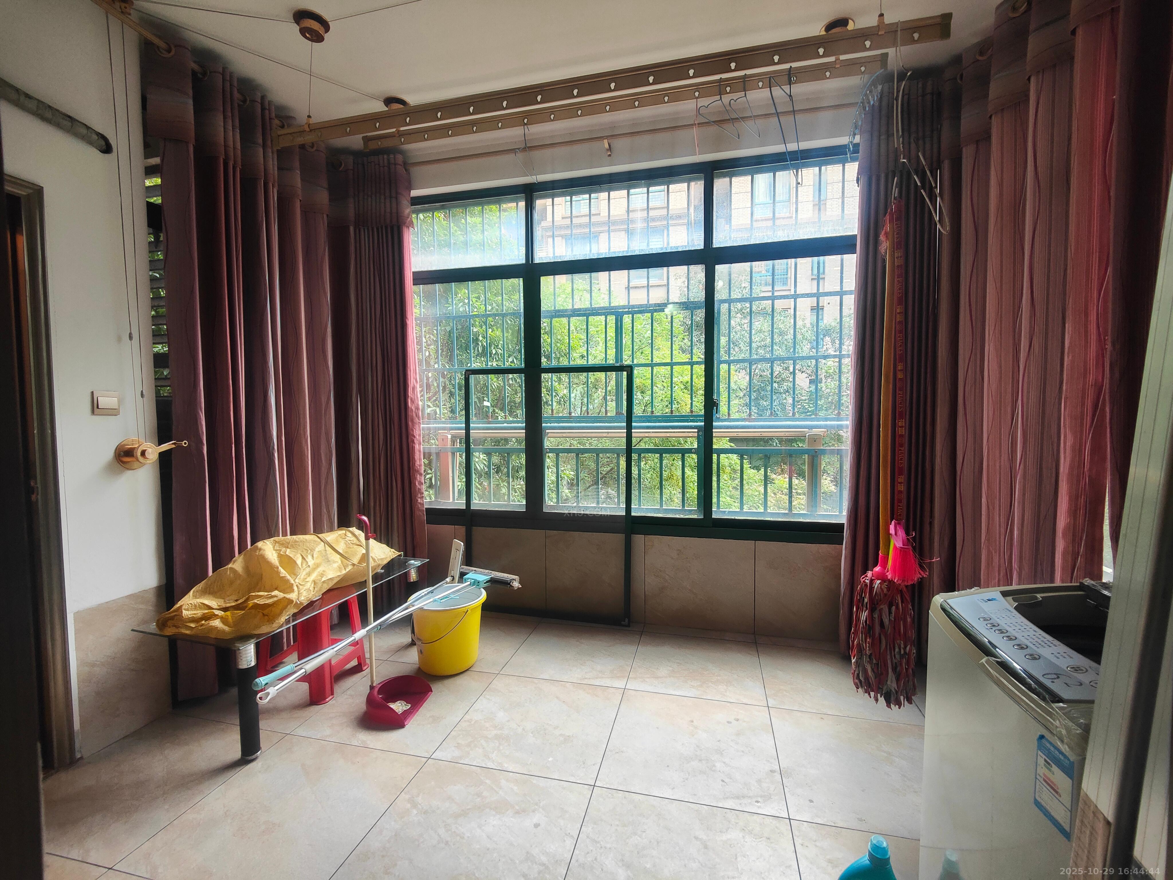 尚格名城香榭丽舍 3室2厅1卫 1400.0元/月 尚格名城香榭丽舍 3室2厅1卫 1400.0元/月室内图