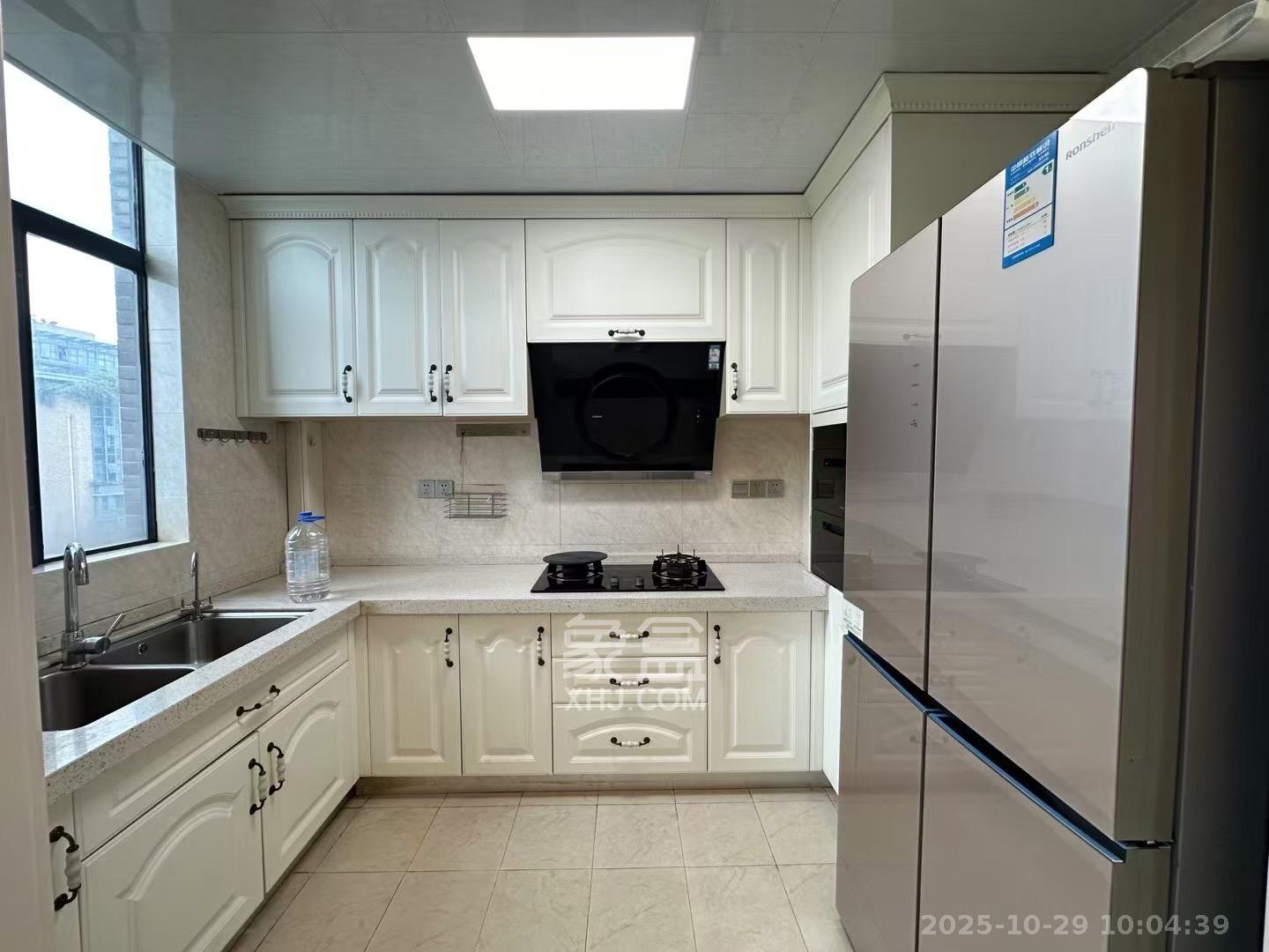 湘府9号 3室2厅2卫 3500.0元/月 湘府9号 3室2厅2卫 3500.0元/月室内图