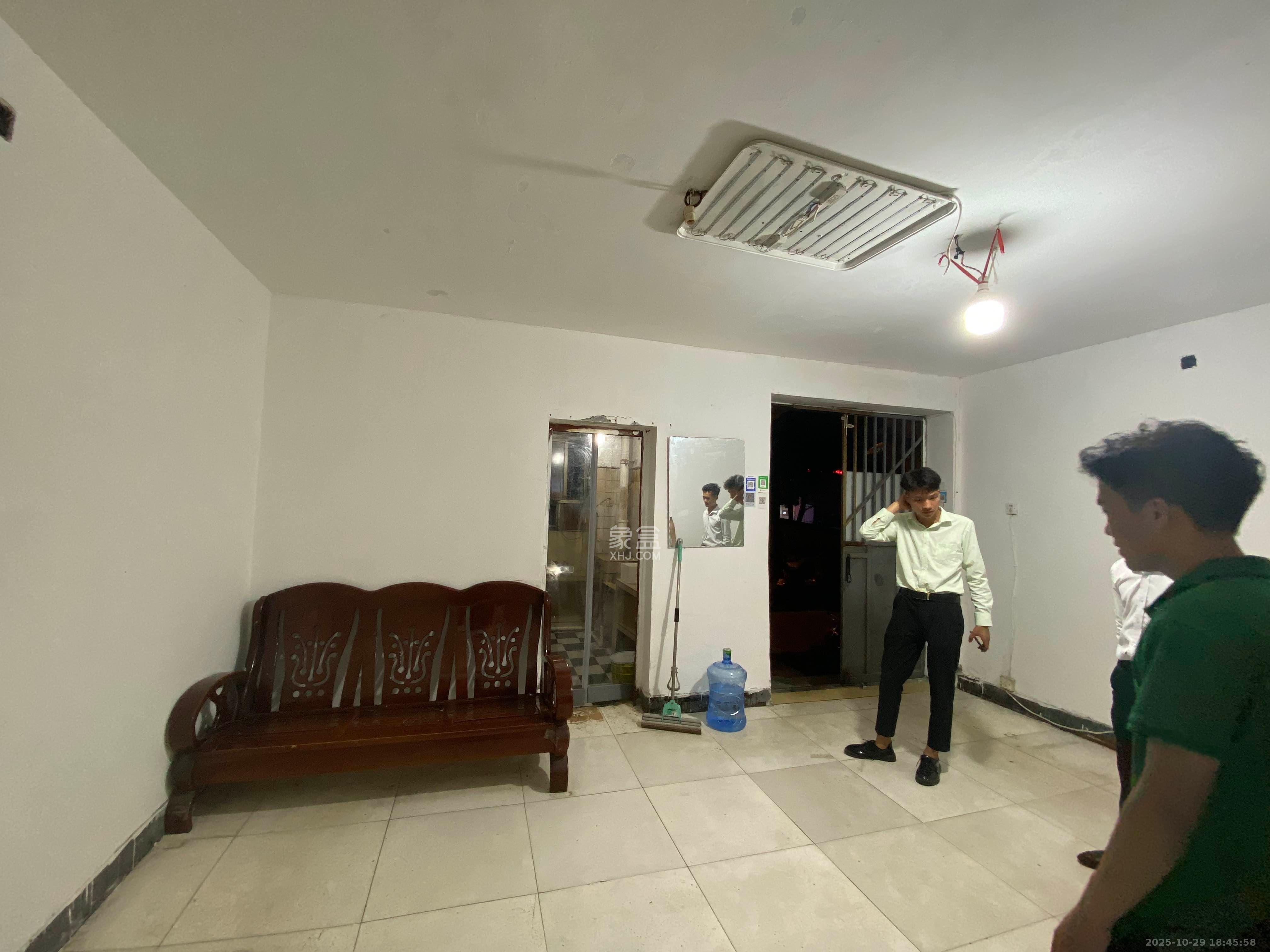 长钢社区(半边山宿舍区) 2室1厅1卫 2500.0元/月 长钢社区(半边山宿舍区) 2室1厅1卫 2500.0元/月室内图