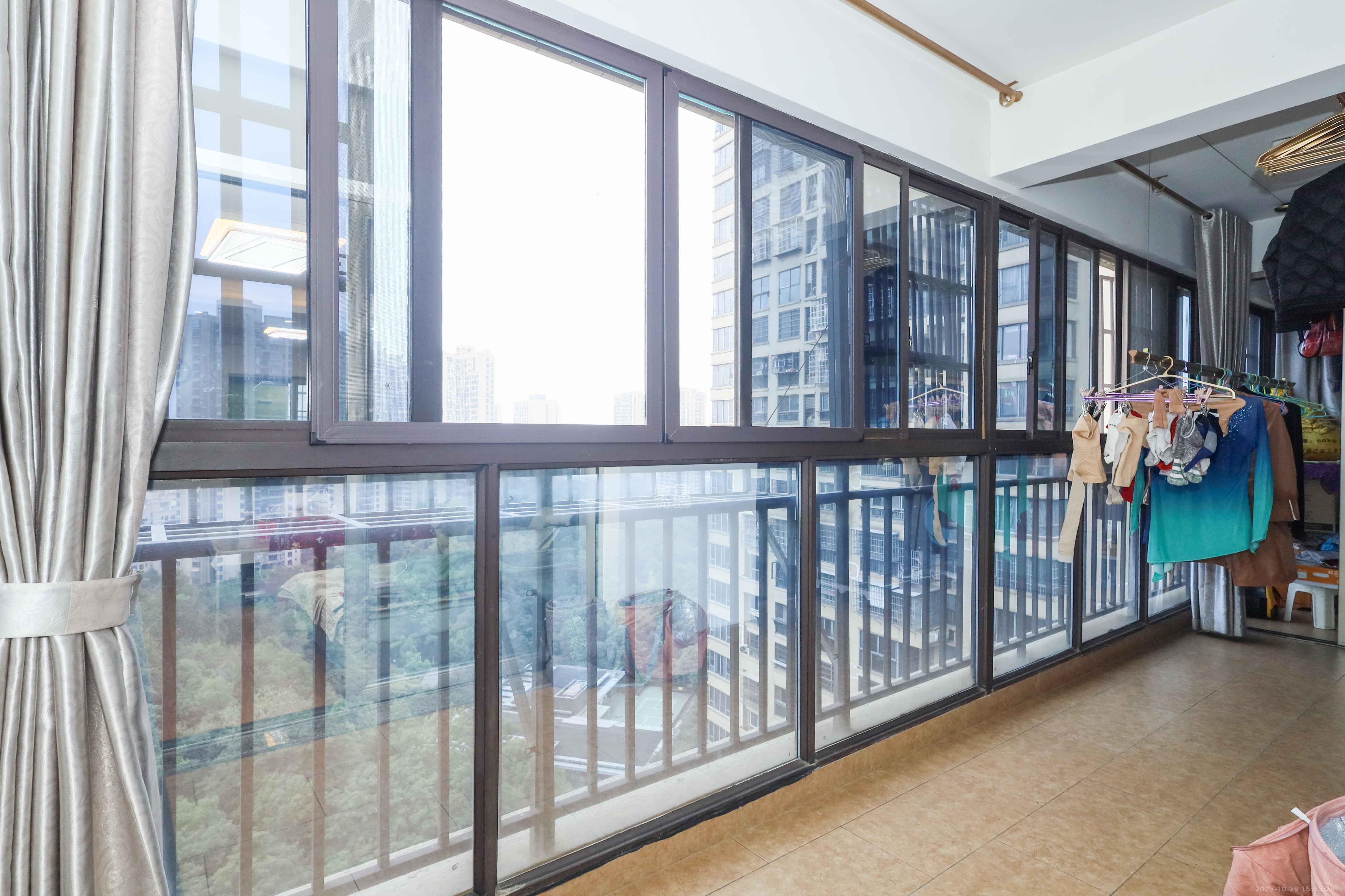 保利麓谷林语E区  4室2厅2卫    121.0万 保利麓谷林语E区  4室2厅2卫    121.0万阳台