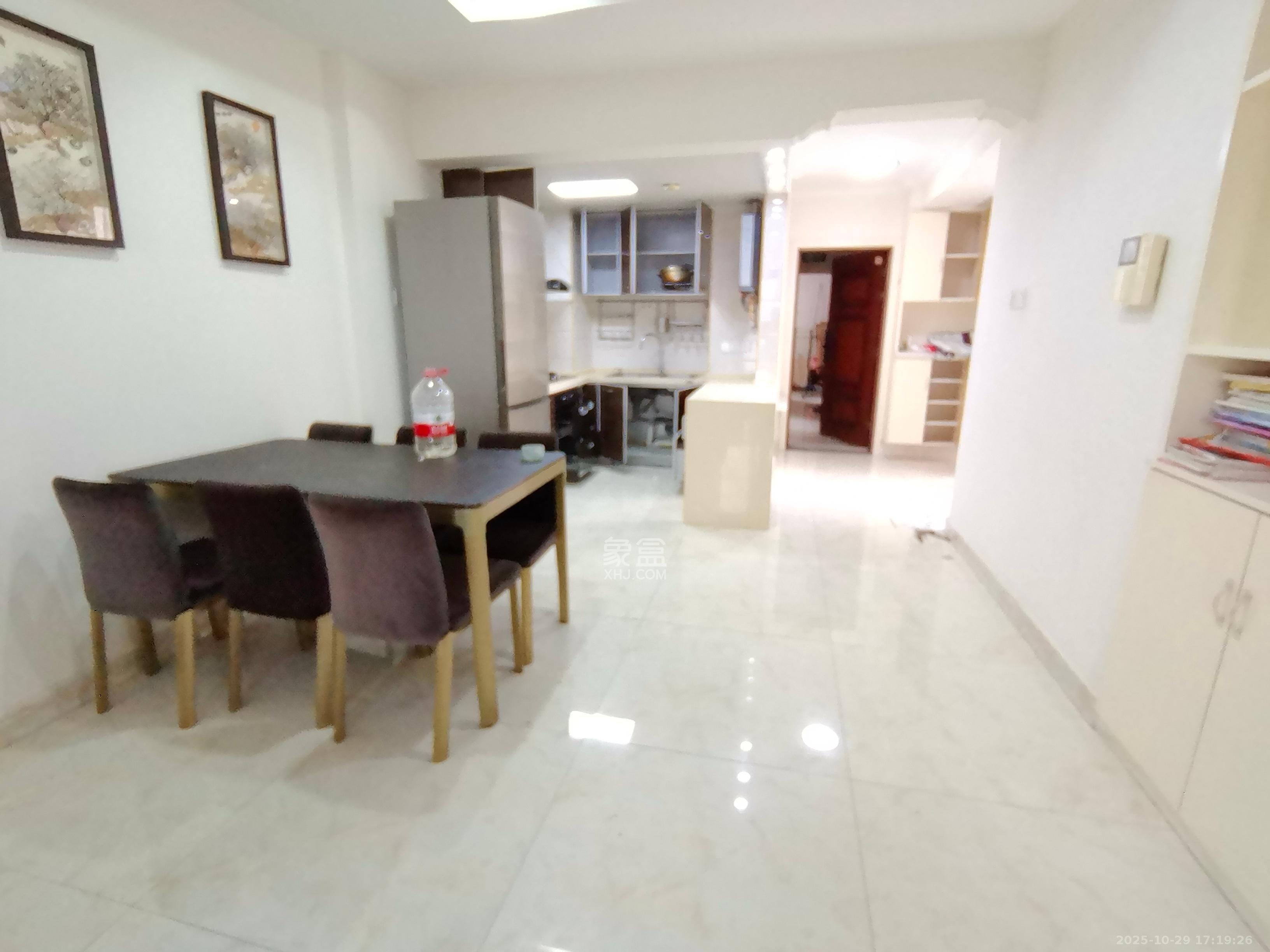 卓越蔚蓝海岸三期 2室2厅1卫 2400.0元/月 卓越蔚蓝海岸三期 2室2厅1卫 2400.0元/月室内图