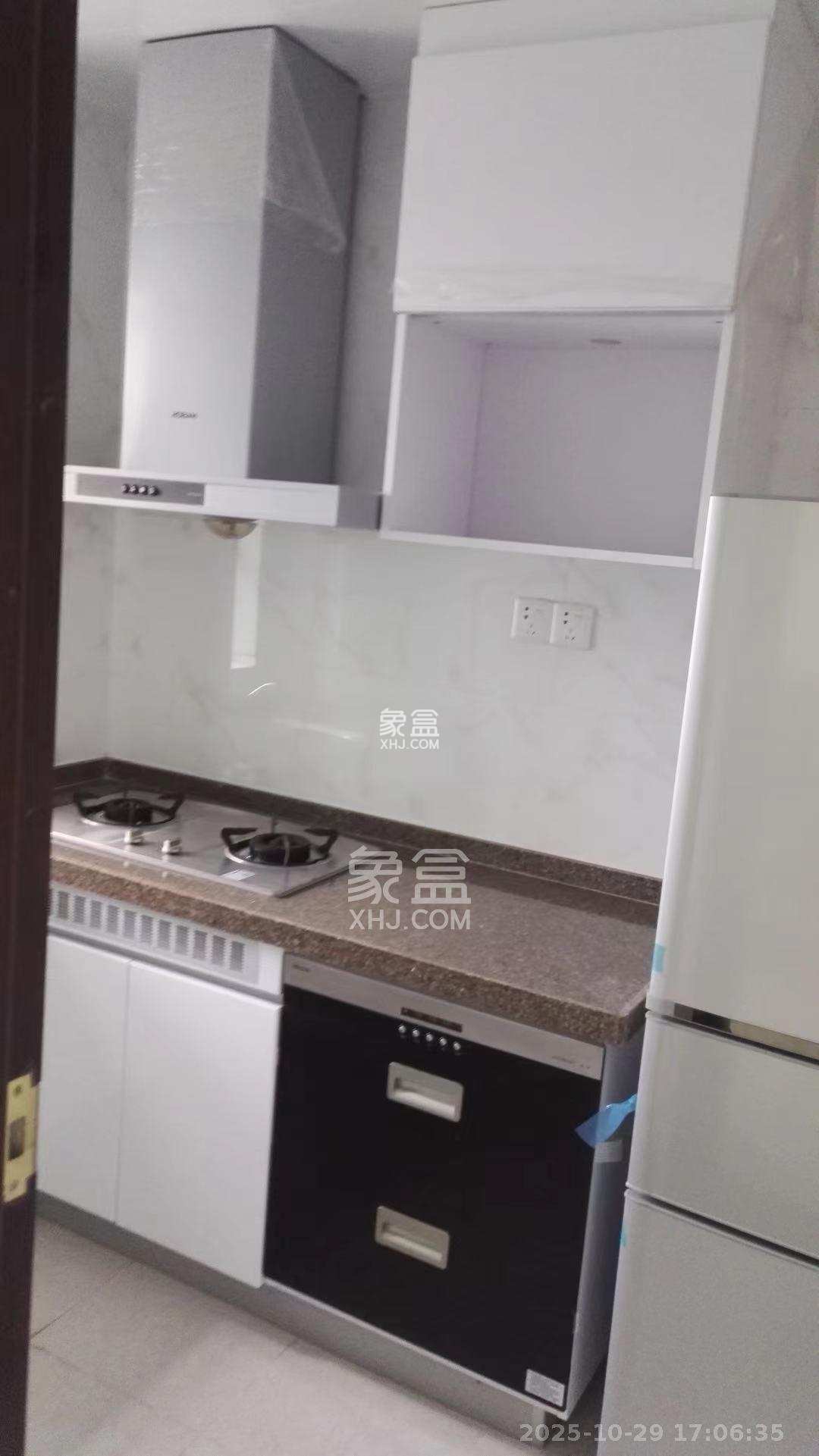 恒大雅苑 3室2厅1卫 2100.0元/月 恒大雅苑 3室2厅1卫 2100.0元/月室内图