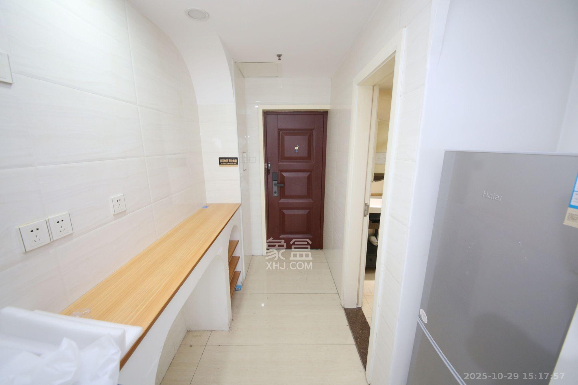 壹号公馆  1室1厅1卫    2000.0元/月室内图