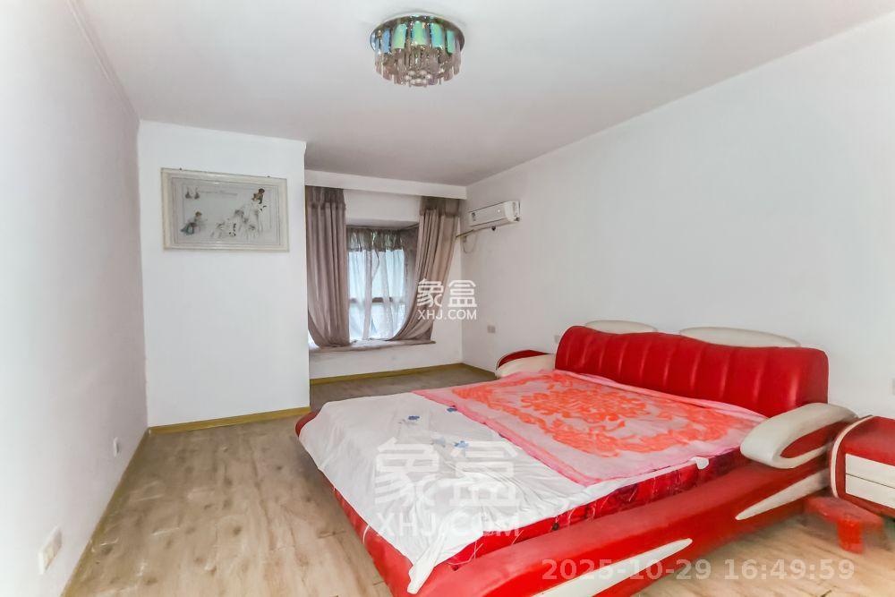 四季星城  3室2厅2卫    1700.0元/月室内图