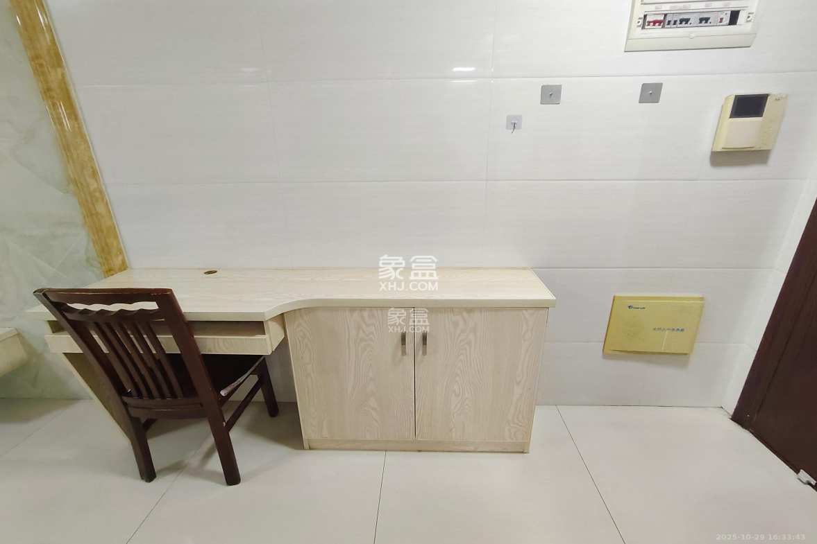 同鑫家园  1室1厅1卫    1300.0元/月 同鑫家园  1室1厅1卫    1300.0元/月室内图