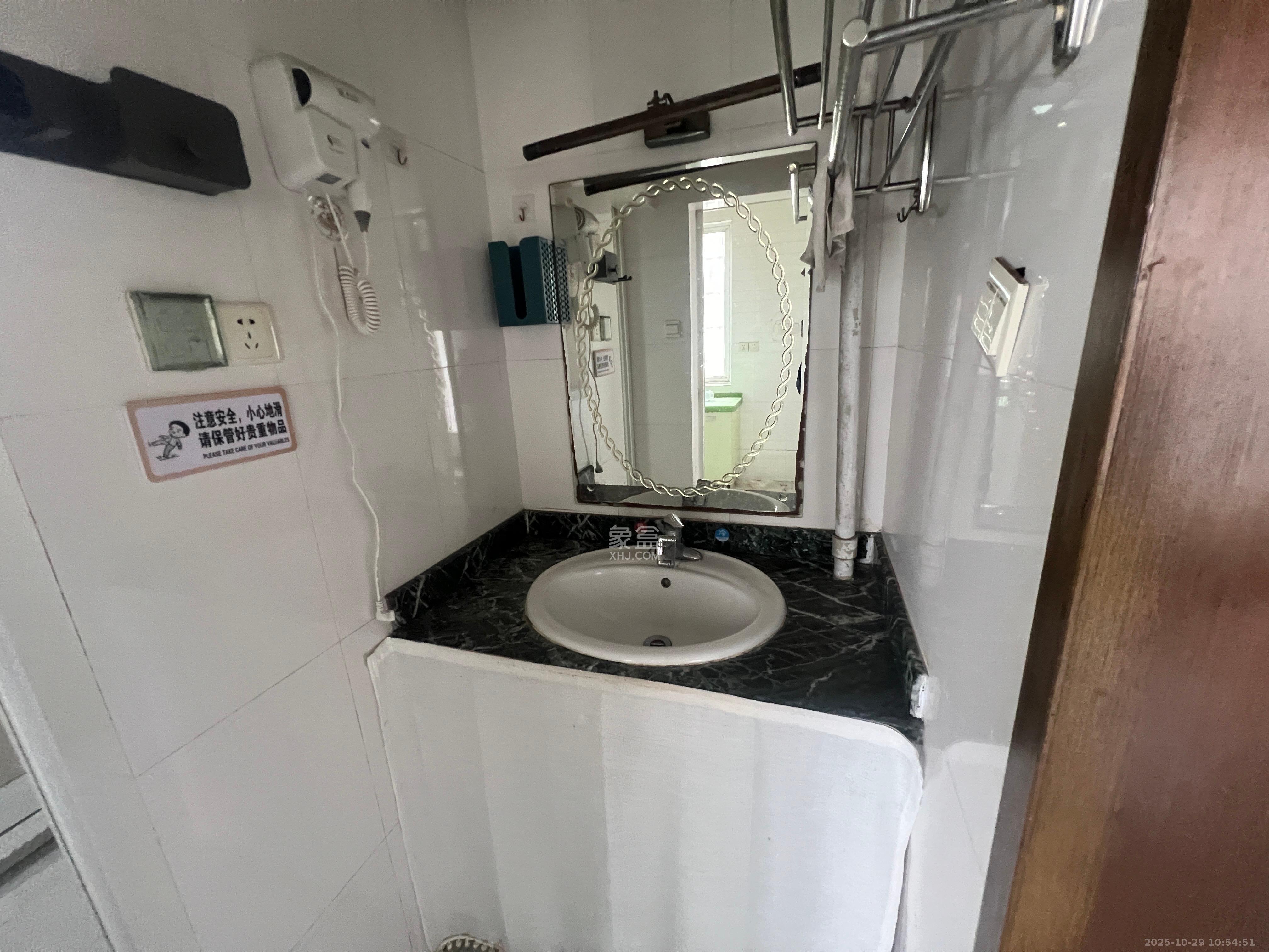 滨湖嘉园(湖滨小区)  2室2厅2卫    2500.0元/月 滨湖嘉园(湖滨小区)  2室2厅2卫    2500.0元/月室内图