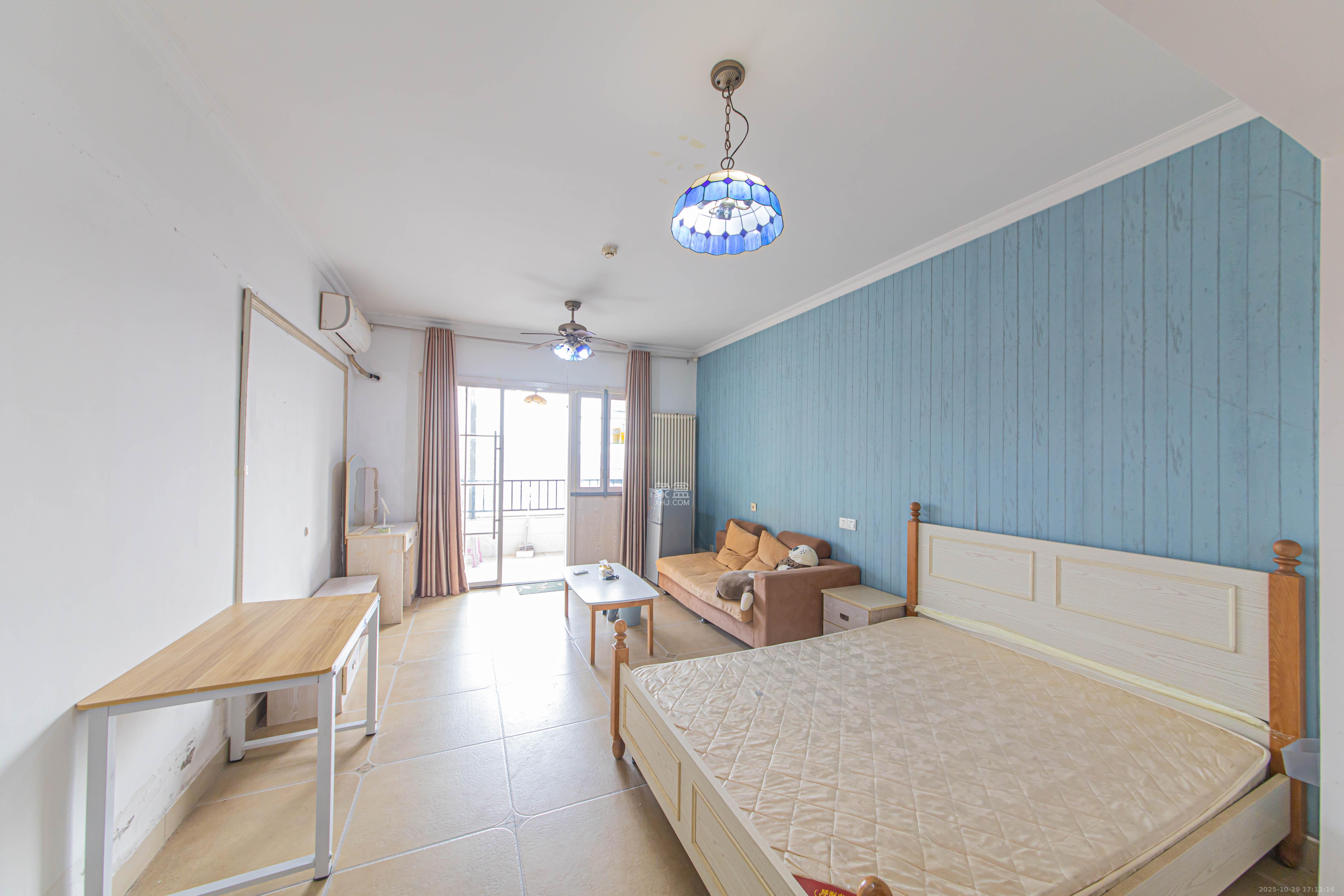 怡海星城  1室1厅1卫    19.0万客厅