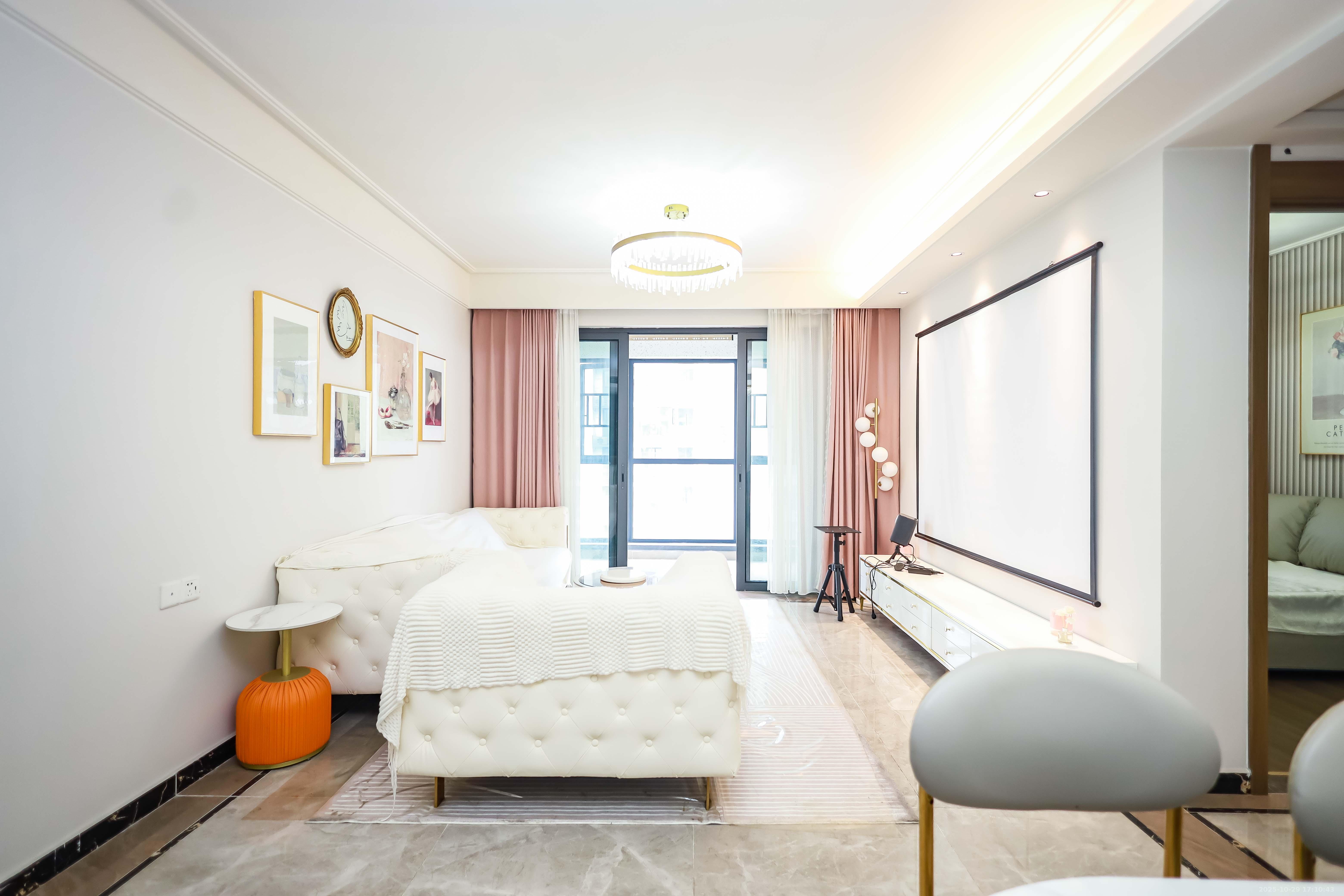 保利恒伟时光印象 4室2厅2卫 115.0万 保利恒伟时光印象 4室2厅2卫 115.0万客厅