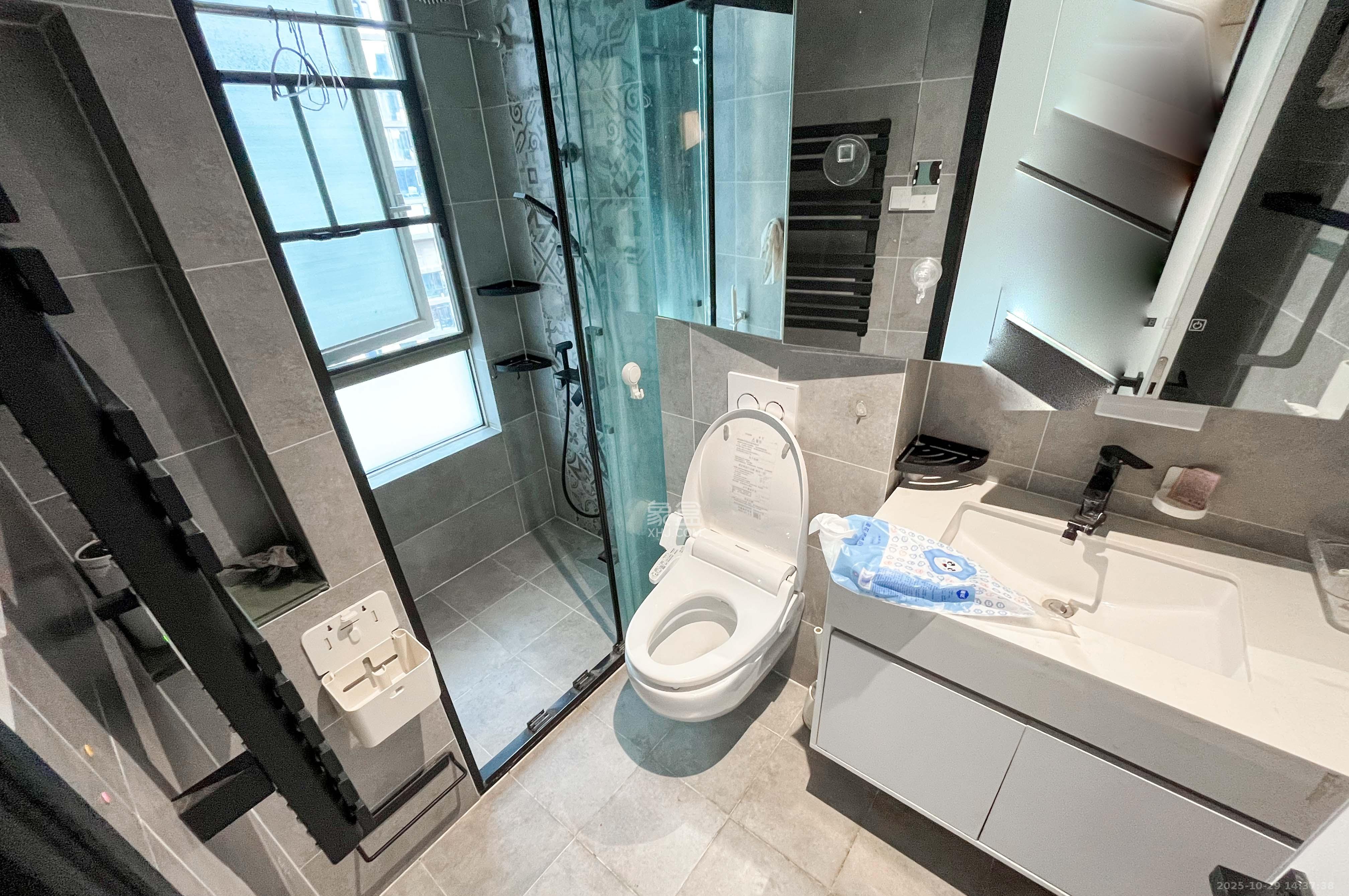 梅溪湖金茂湾  4室2厅2卫    168.0万卫生间