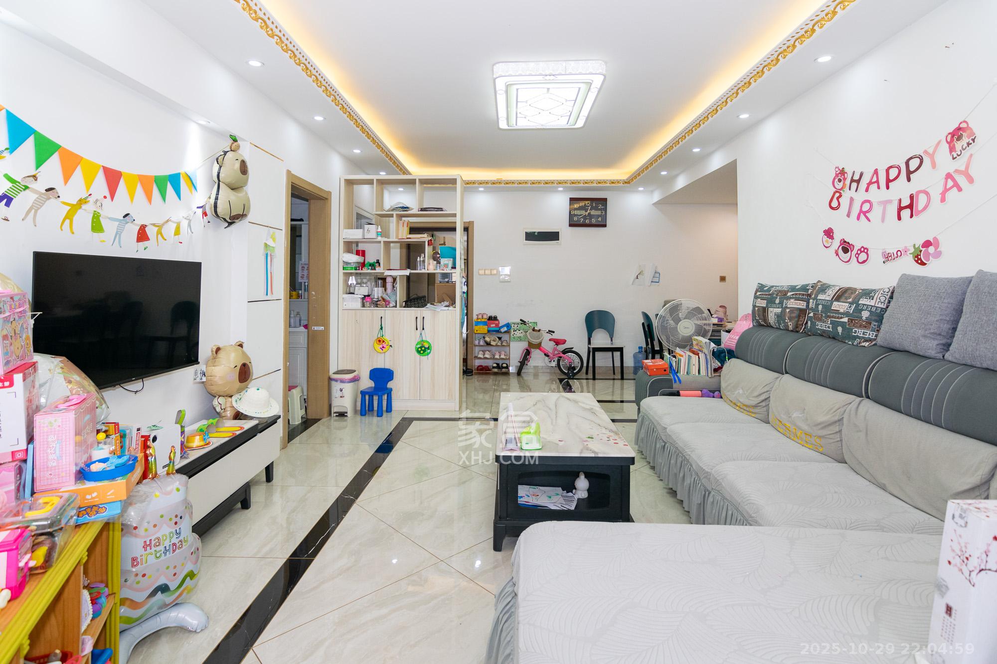 澳海澜庭 3室2厅1卫 85.0万 澳海澜庭 3室2厅1卫 85.0万客厅