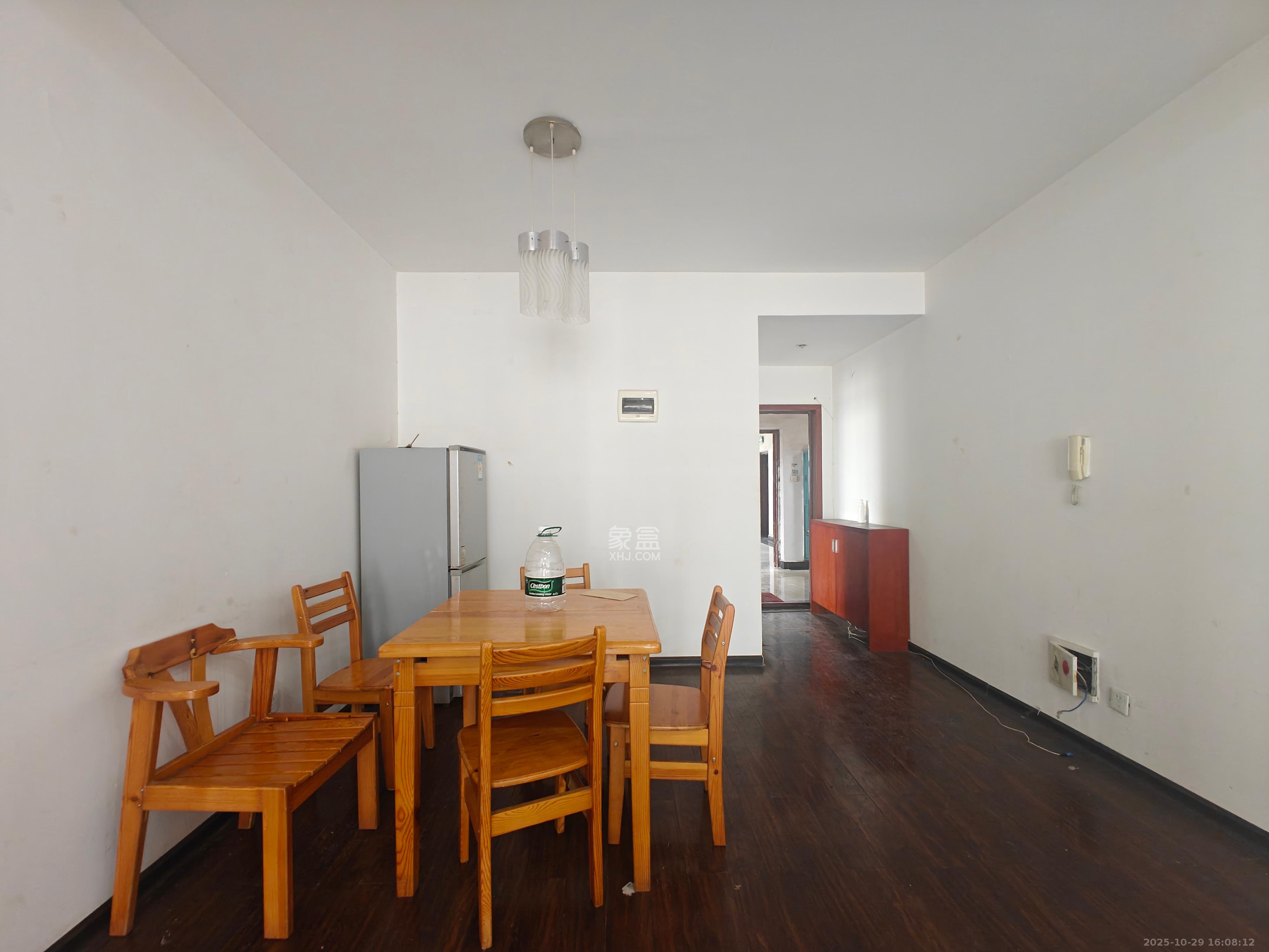 嘉盛华庭（一期、二期、三期）  2室1厅3卫    2100.0元/月室内图