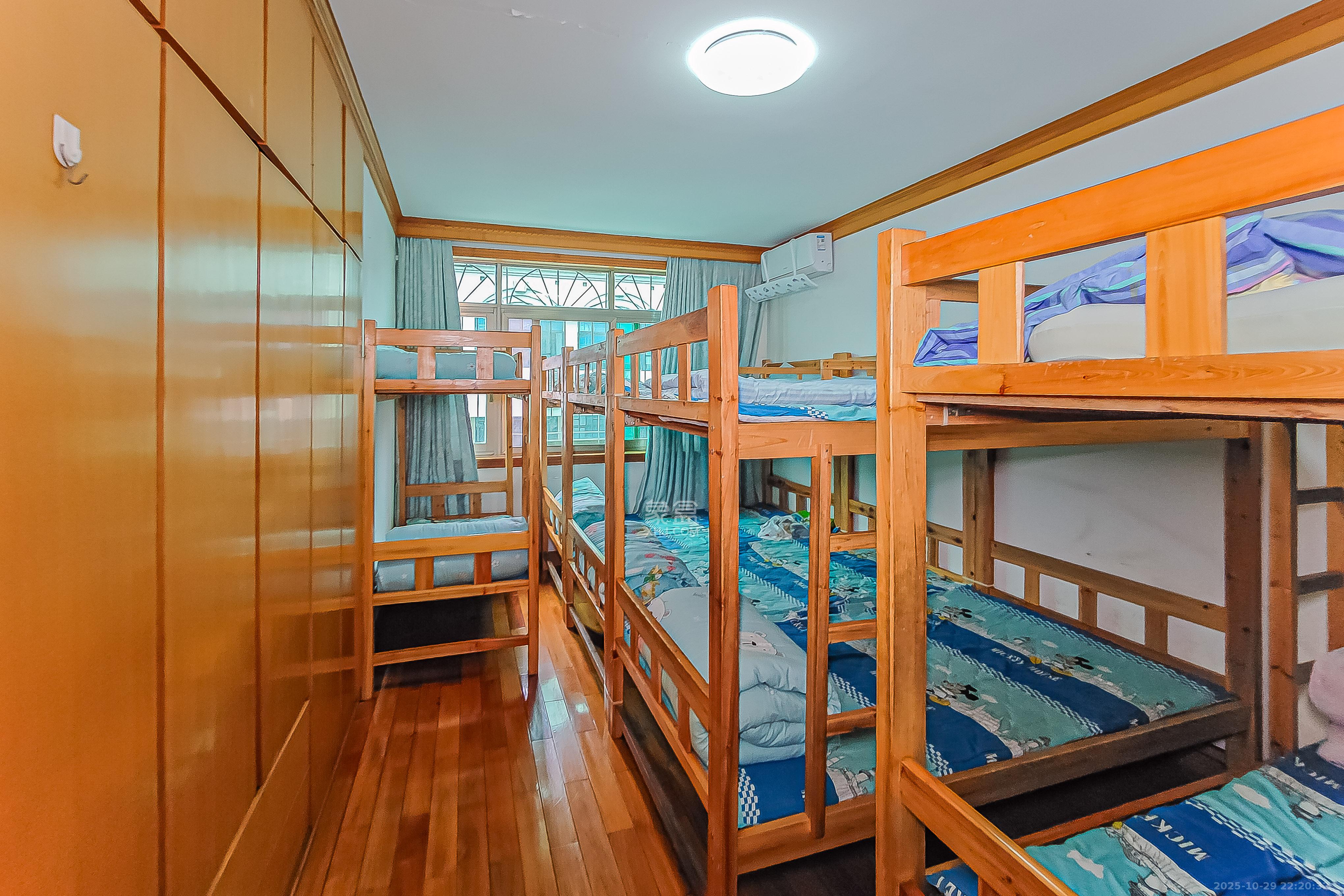 向东园社区(国税局宿舍)  3室2厅2卫    98.0万卧室