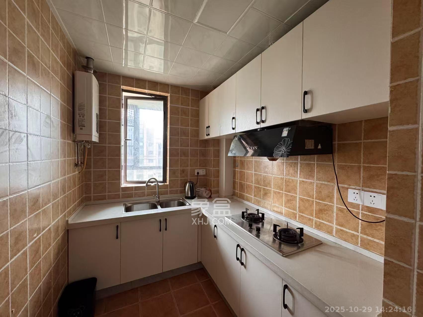 芙蓉万国城MOMA（卓越汇富苑）  3室1厅2卫    1500.0元/月