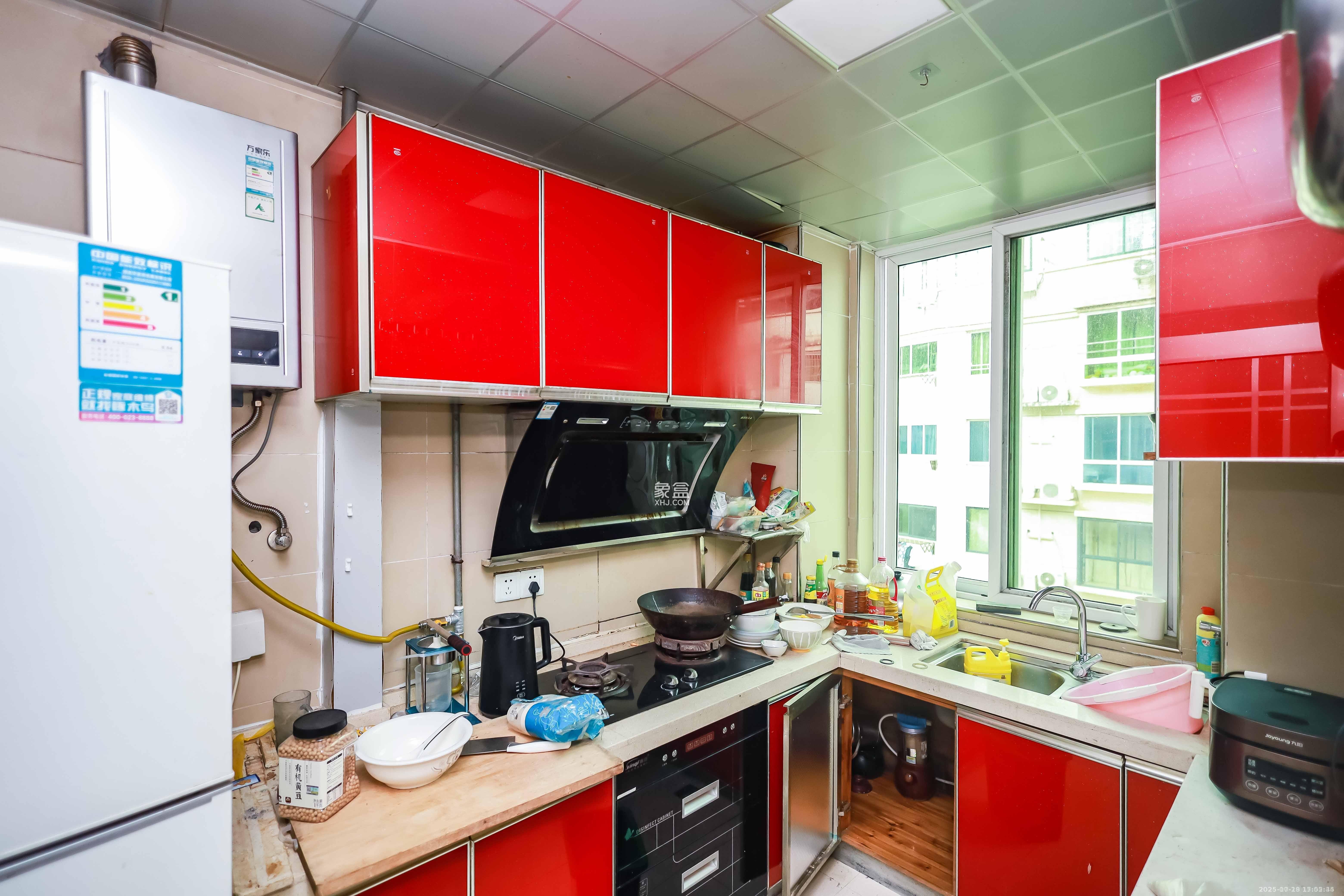 咸嘉新村嘉旺苑  3室2厅2卫    2500.0元/月 咸嘉新村嘉旺苑  3室2厅2卫    2500.0元/月室内图