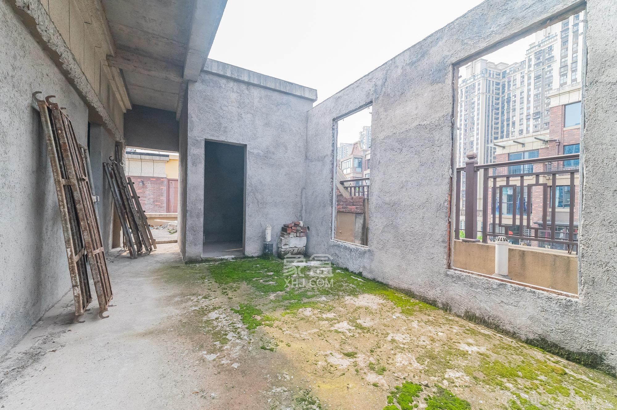 星湖湾二期洋房  5室2厅3卫    199.0万其他