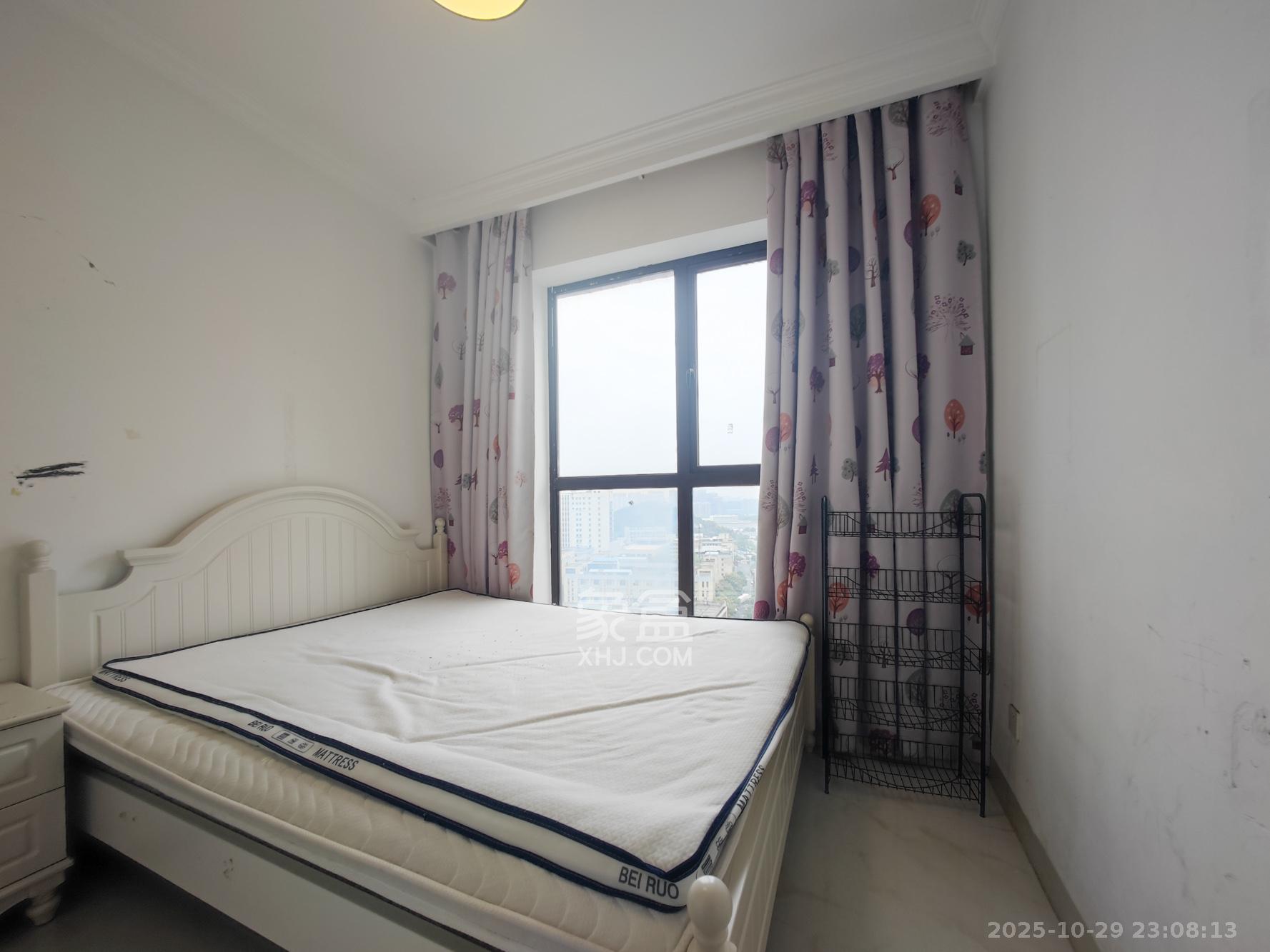 绿地新都会  3室2厅2卫    69.0万卧室