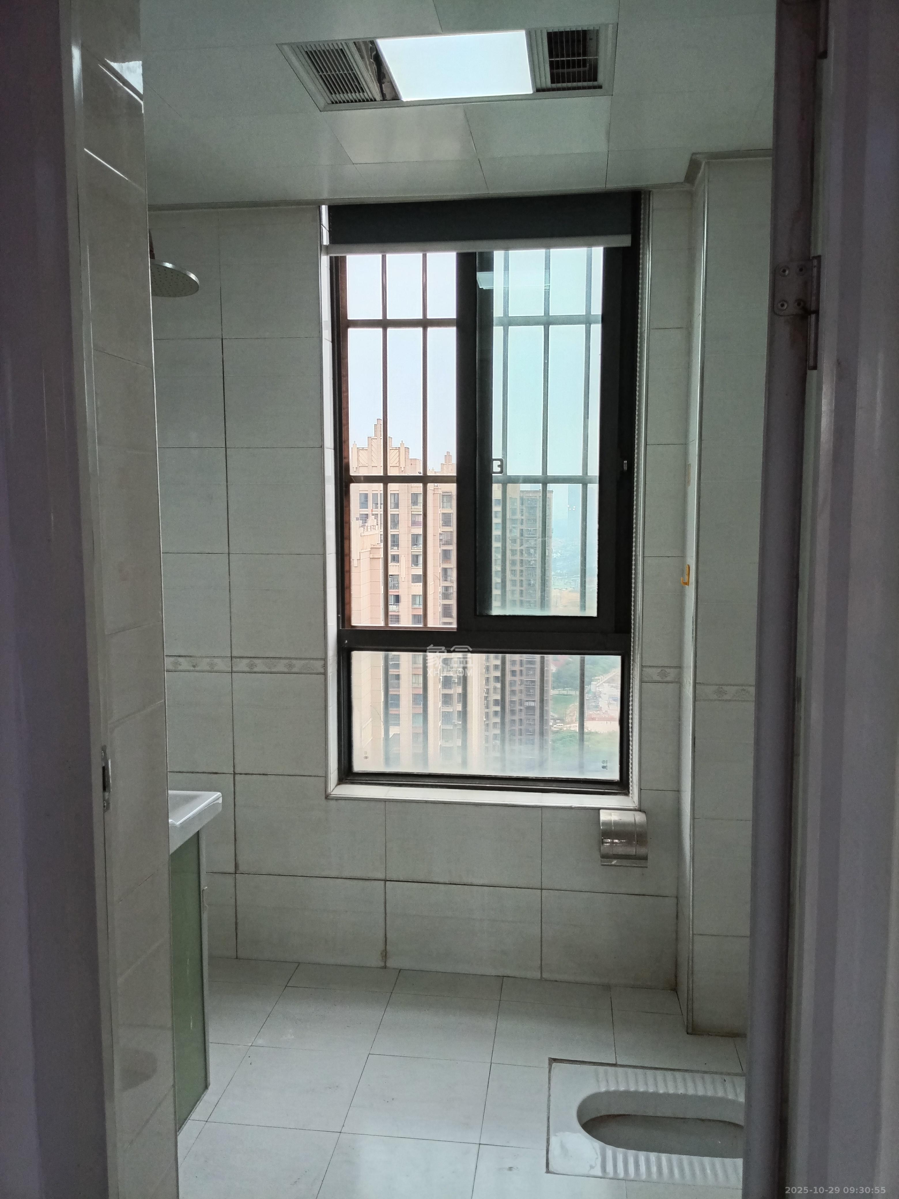 华润凤凰城二期  3室2厅1卫    1700.0元/月 华润凤凰城二期  3室2厅1卫    1700.0元/月室内图