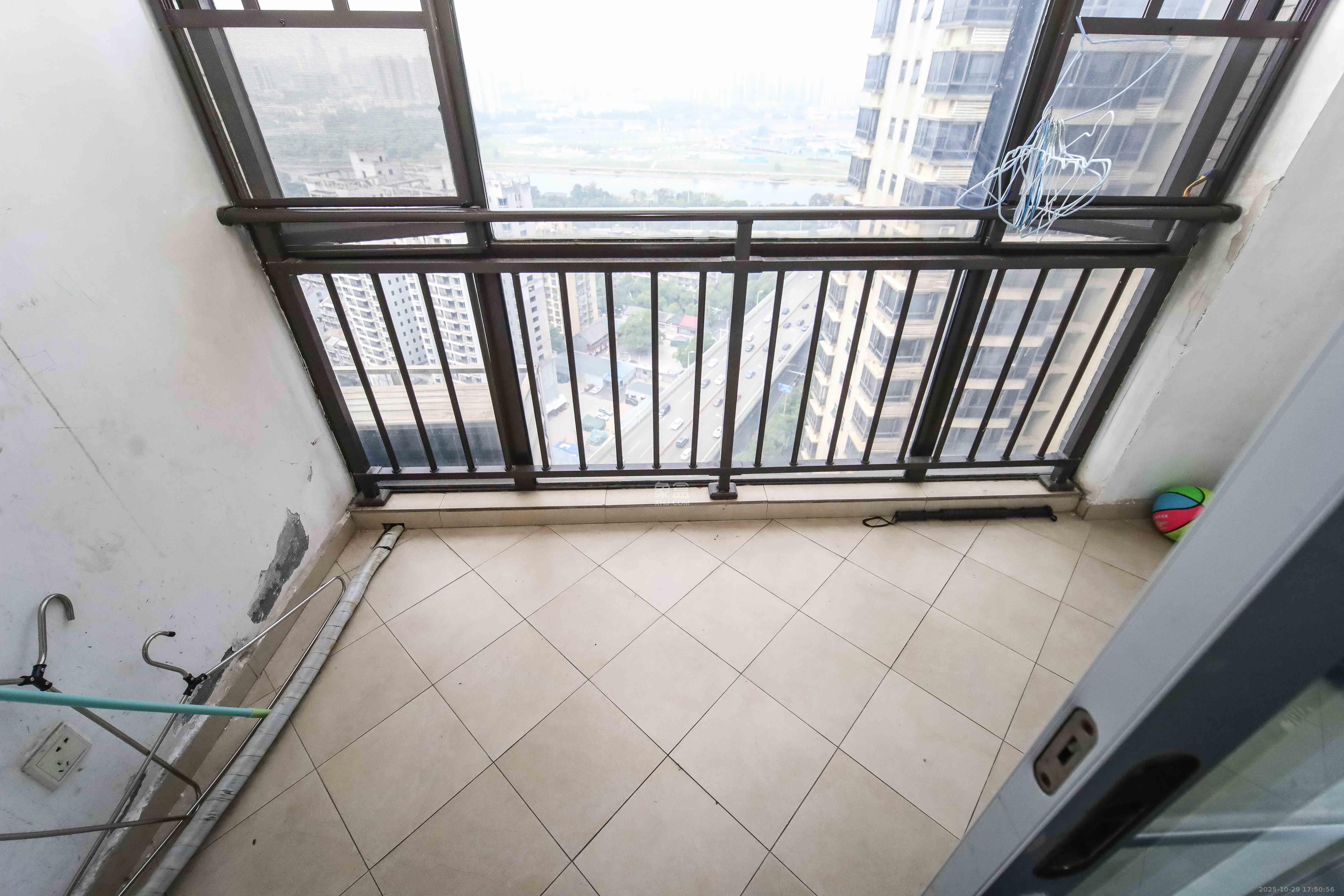 上东辛顿公寓  2室1厅1卫    59.8万阳台