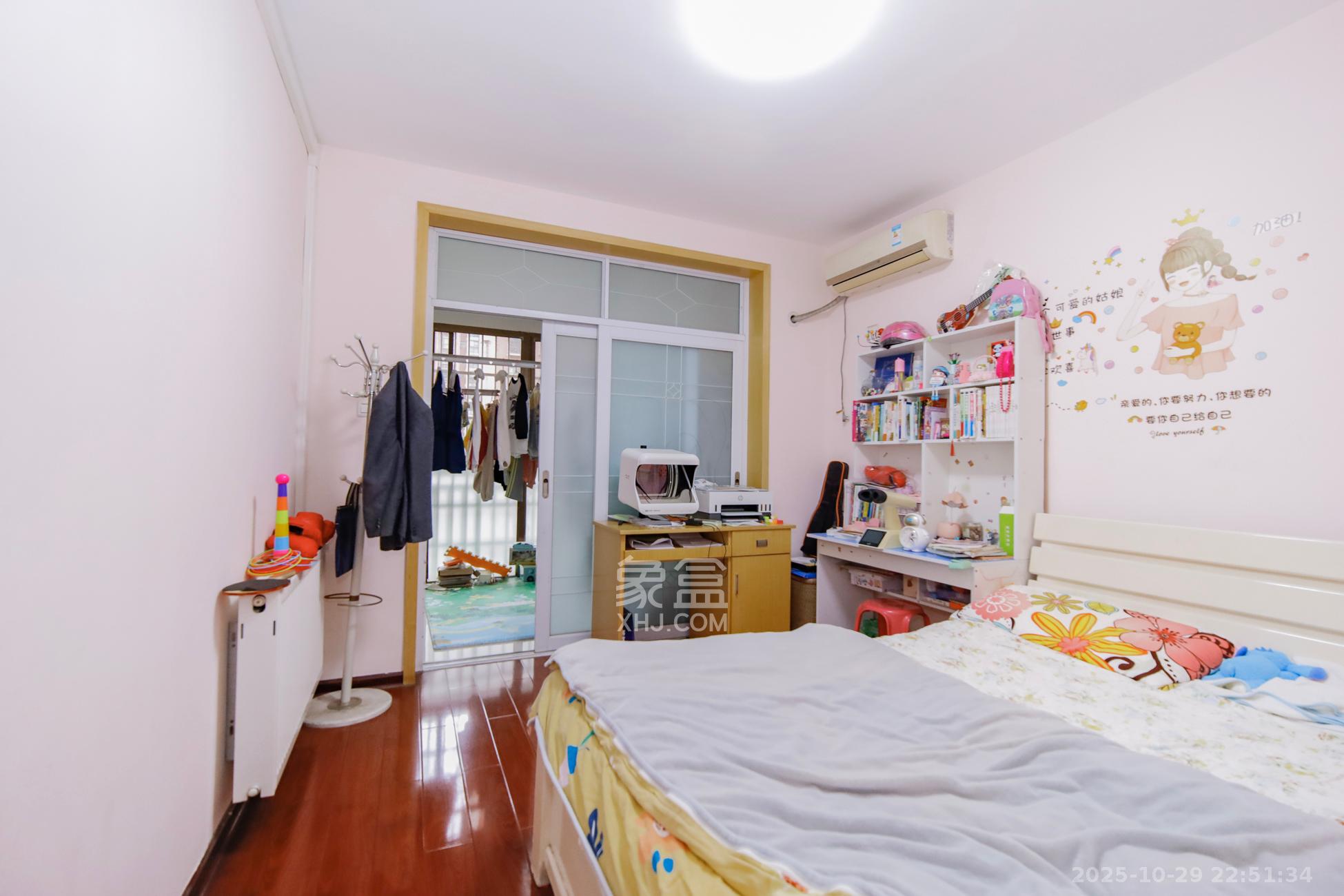 湘翰御舍  4室2厅1卫    102.0万卧室