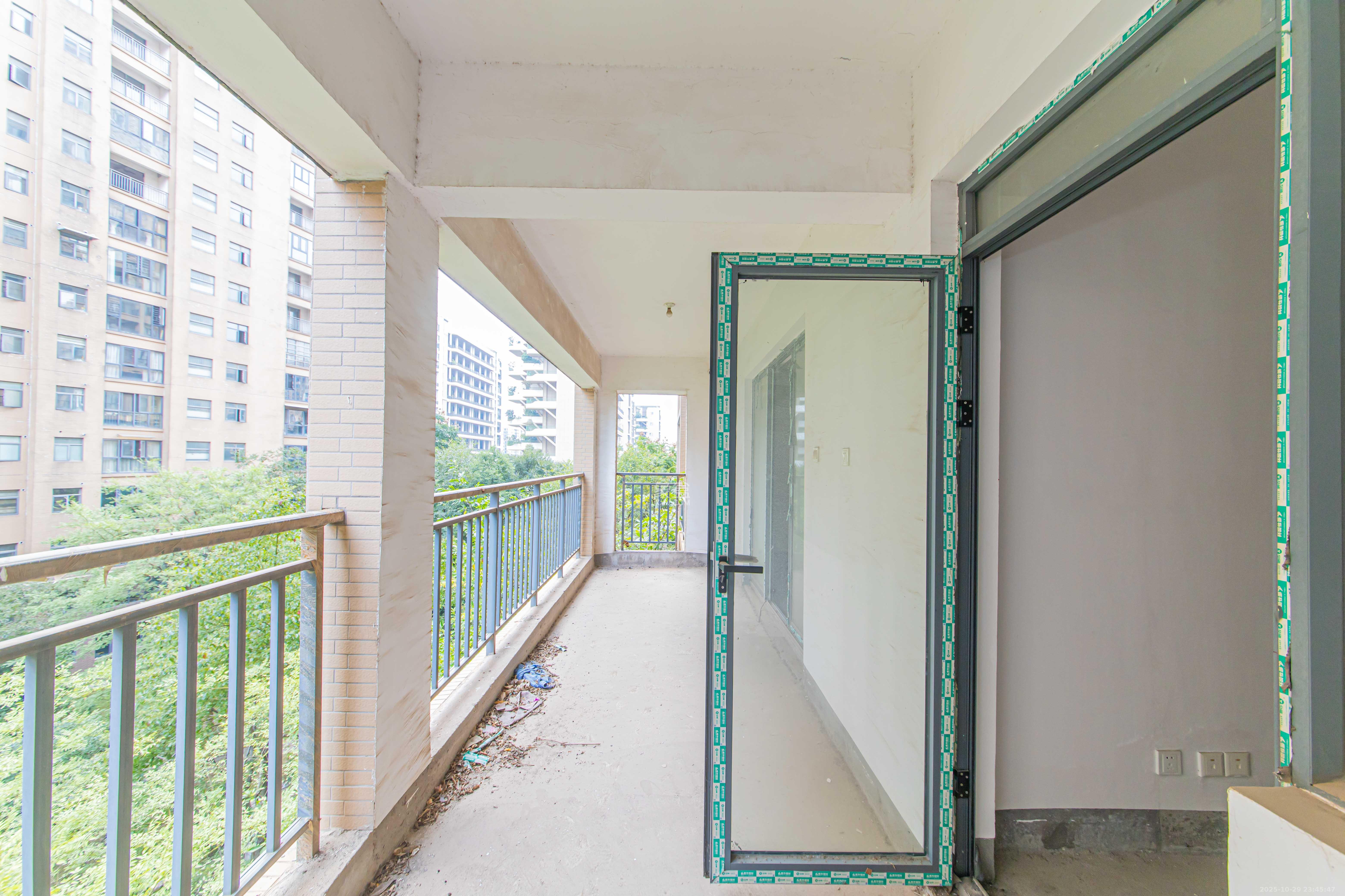 和美星城  4室2厅2卫    110.0万阳台