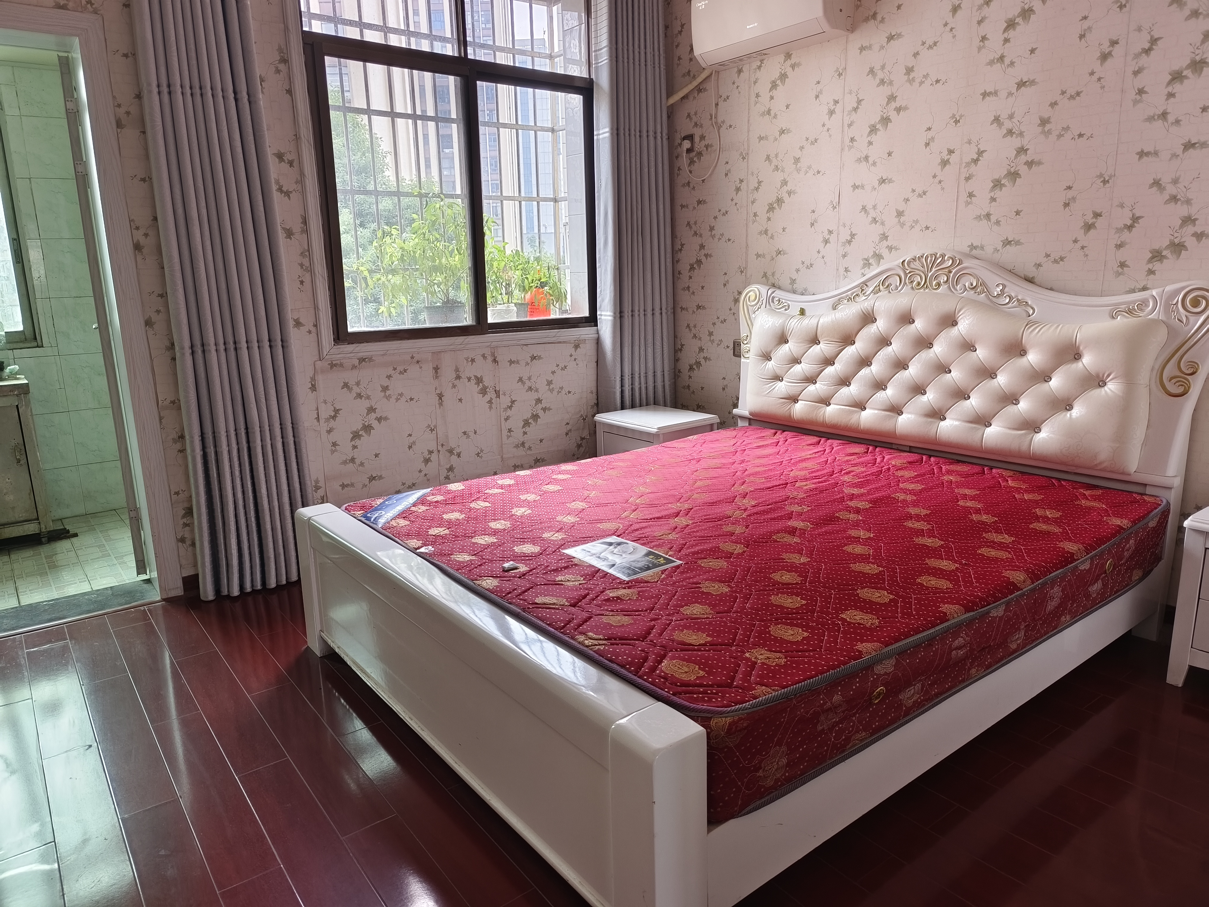 赫山办事处大海棠居委会  3室2厅2卫    32.8万