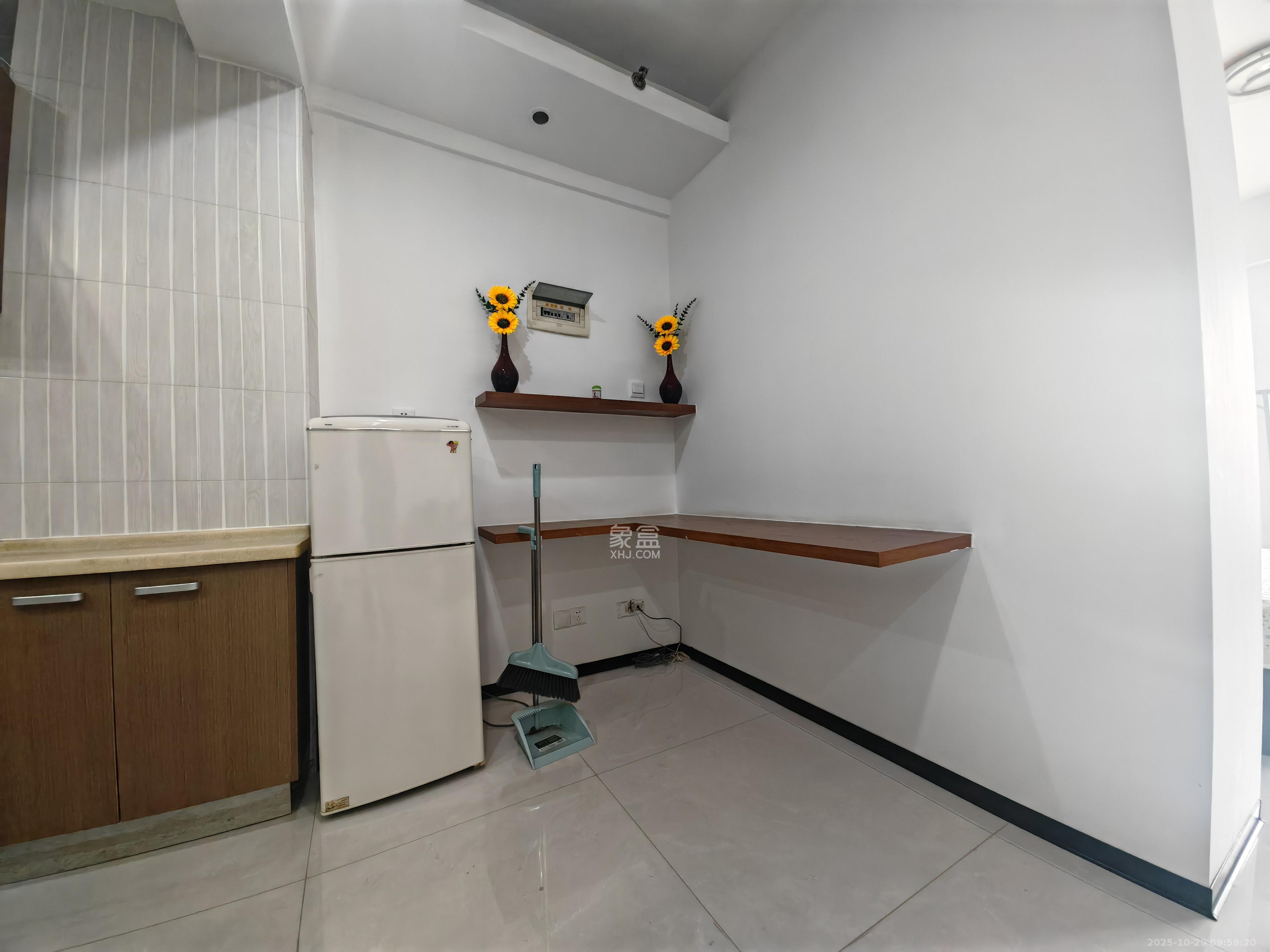 通华天都  1室1厅1卫    1700.0元/月室内图