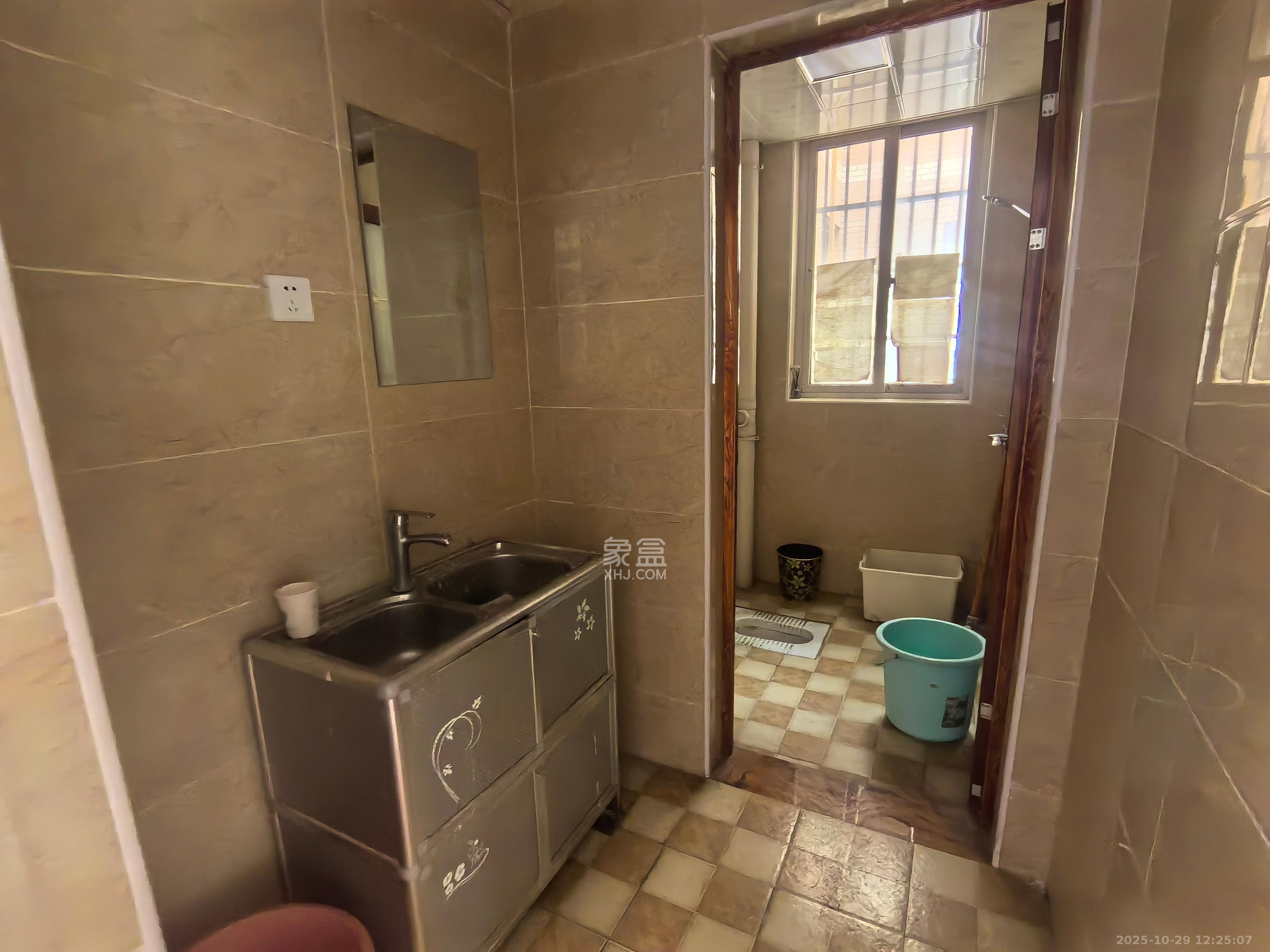 南郡雅园  4室2厅2卫    1200.0元/月室内图