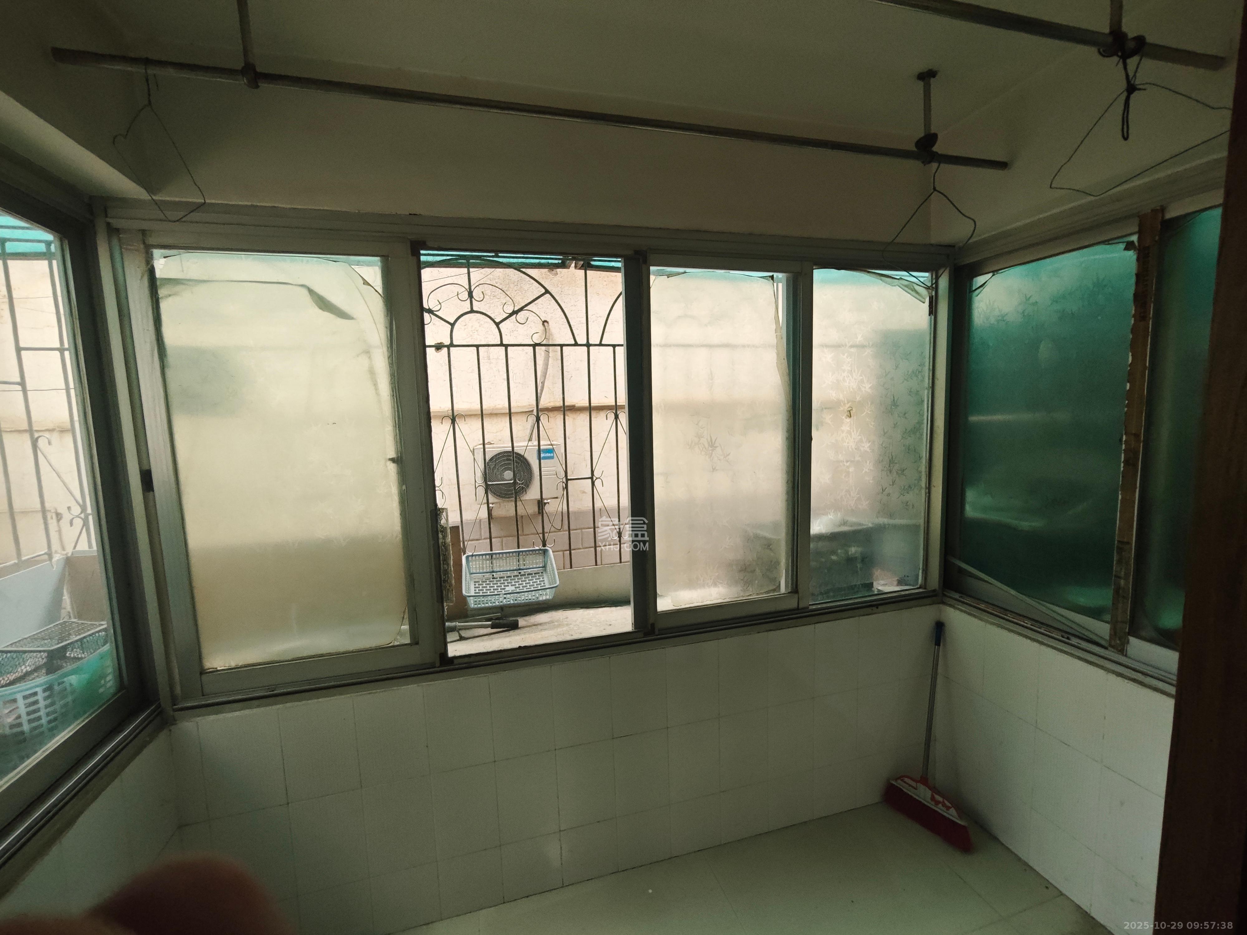 恒达花园  1室2厅3卫    1800.0元/月 恒达花园  1室2厅3卫    1800.0元/月室内图