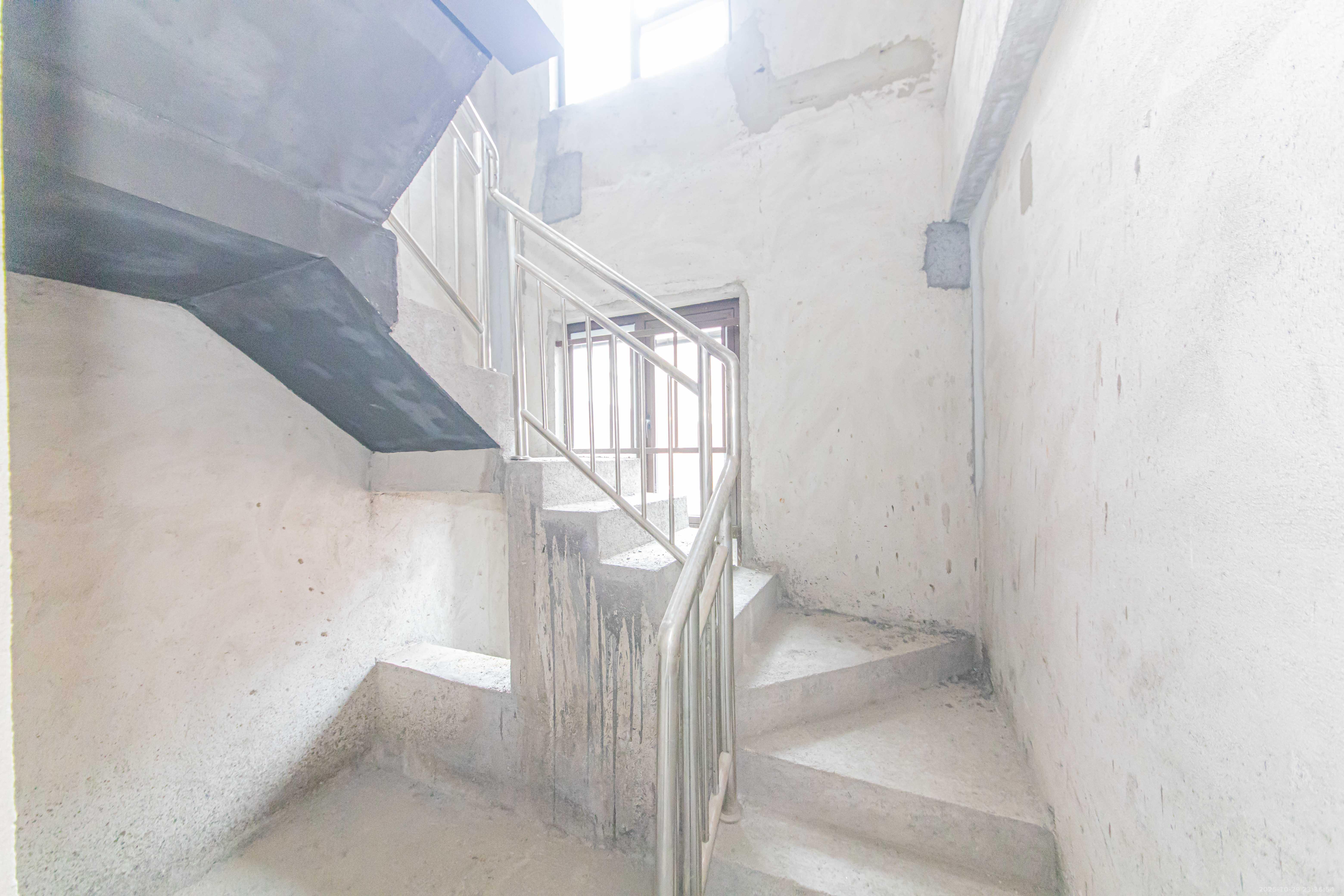 香缇雅苑（鑫远翡丽郡二期）  5室2厅2卫    236.0万其他