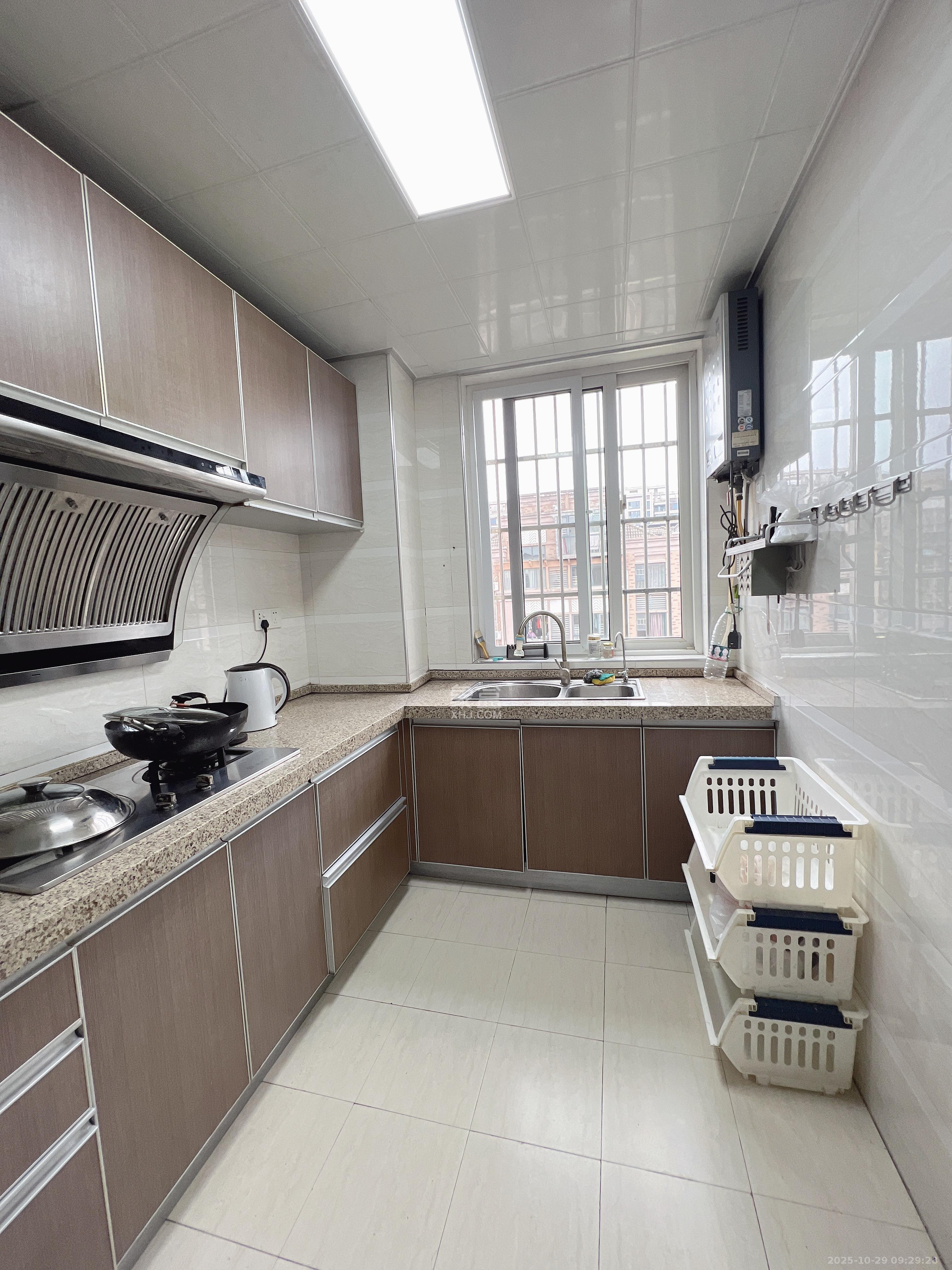 山水湾  3室2厅1卫    1900.0元/月室内图