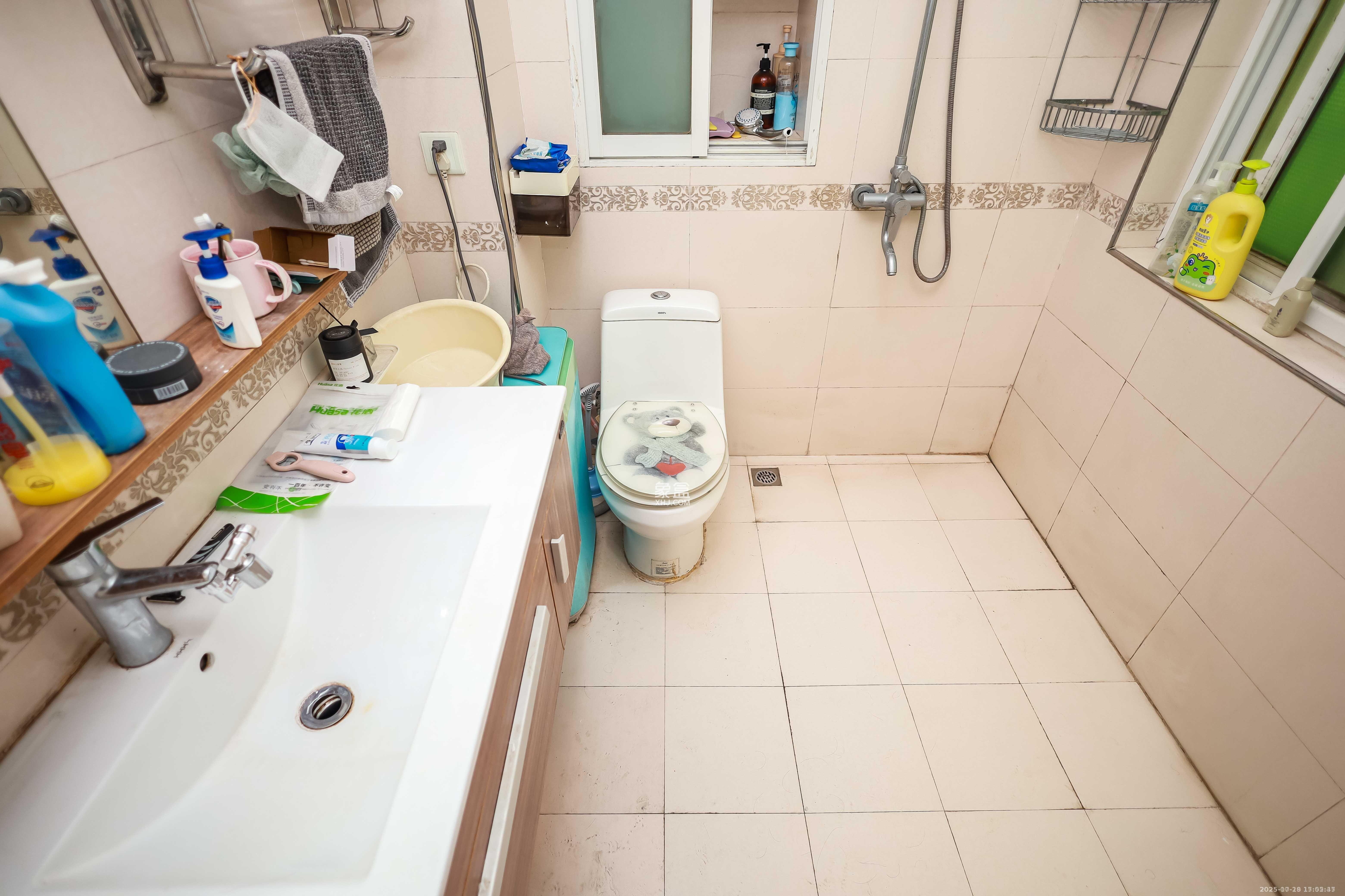 咸嘉新村嘉旺苑  3室2厅2卫    2500.0元/月 咸嘉新村嘉旺苑  3室2厅2卫    2500.0元/月室内图