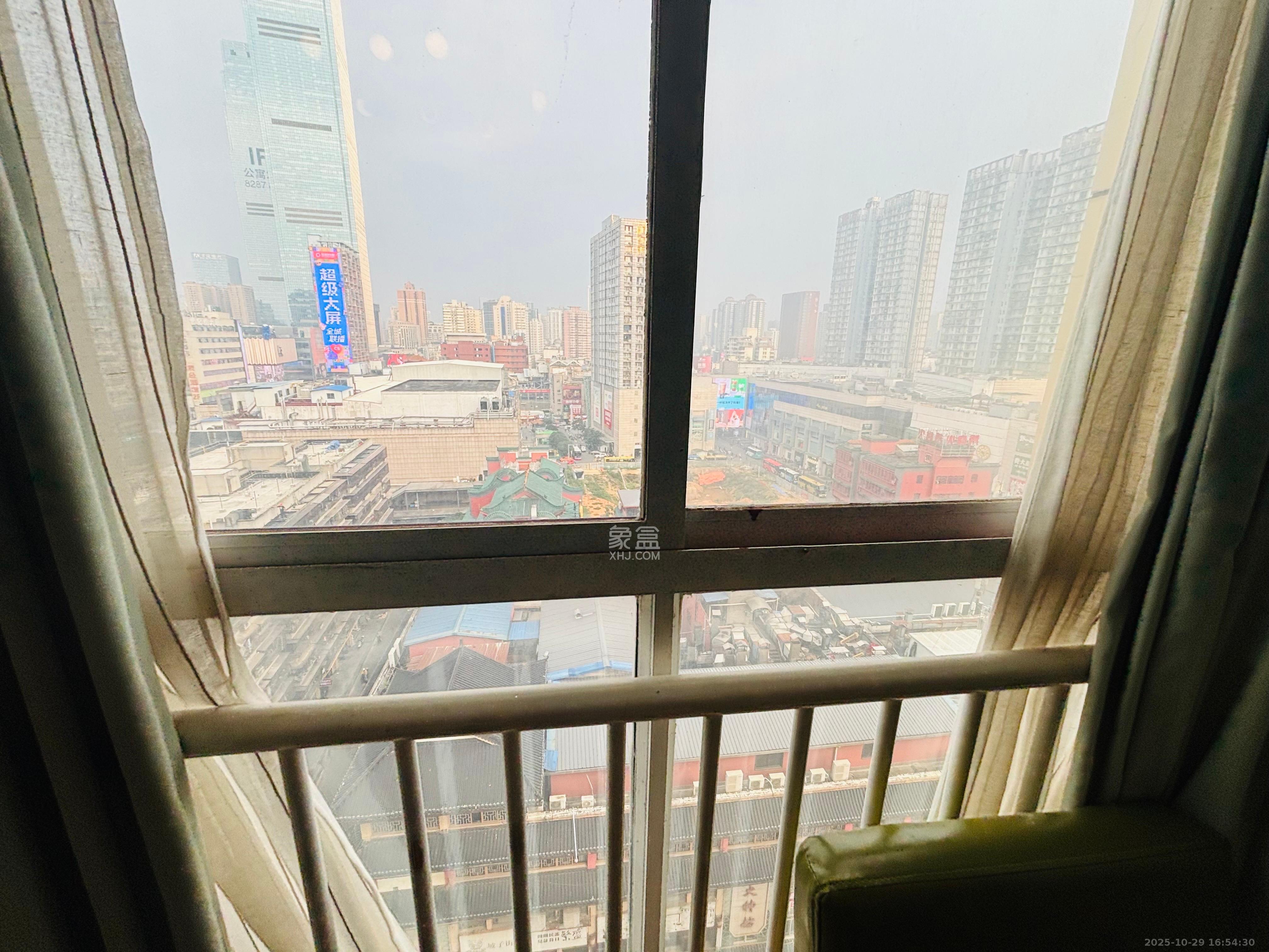 青和上座(上味舫大厦)  1室1厅1卫    1799.0元/月 青和上座(上味舫大厦)  1室1厅1卫    1799.0元/月室内图