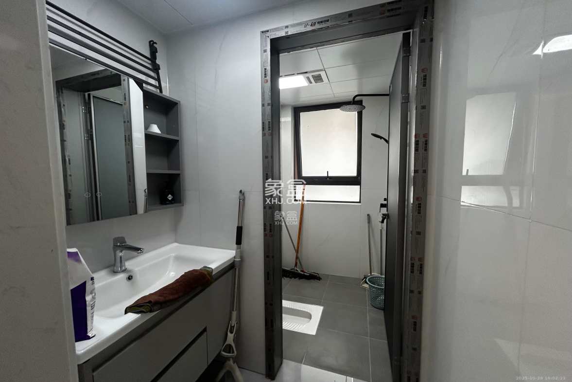 汉唐世家一期  3室2厅2卫    2600.0元/月 汉唐世家一期  3室2厅2卫    2600.0元/月室内图