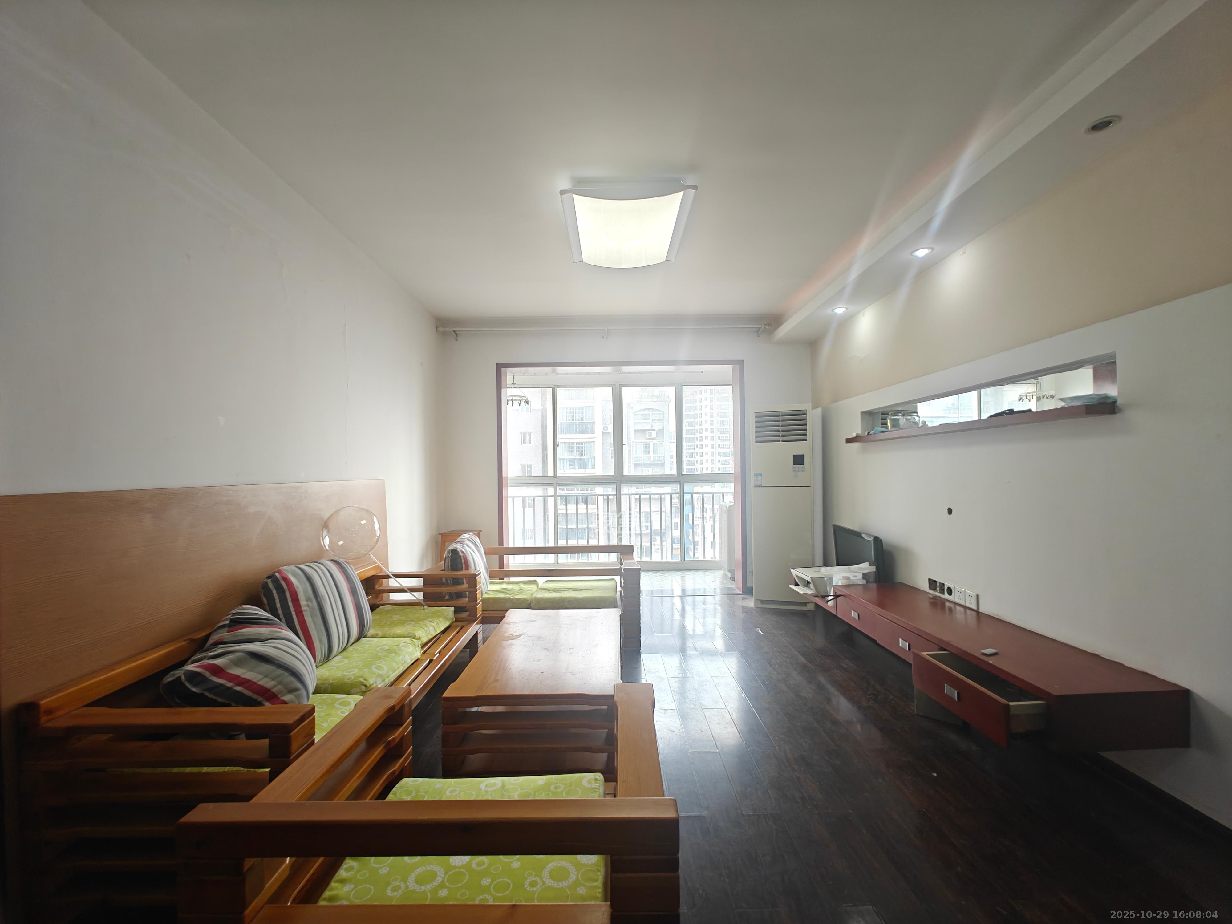 嘉盛华庭(一期、二期、三期) 2室1厅3卫 2100.0元/月 嘉盛华庭(一期、二期、三期) 2室1厅3卫 2100.0元/月室内图