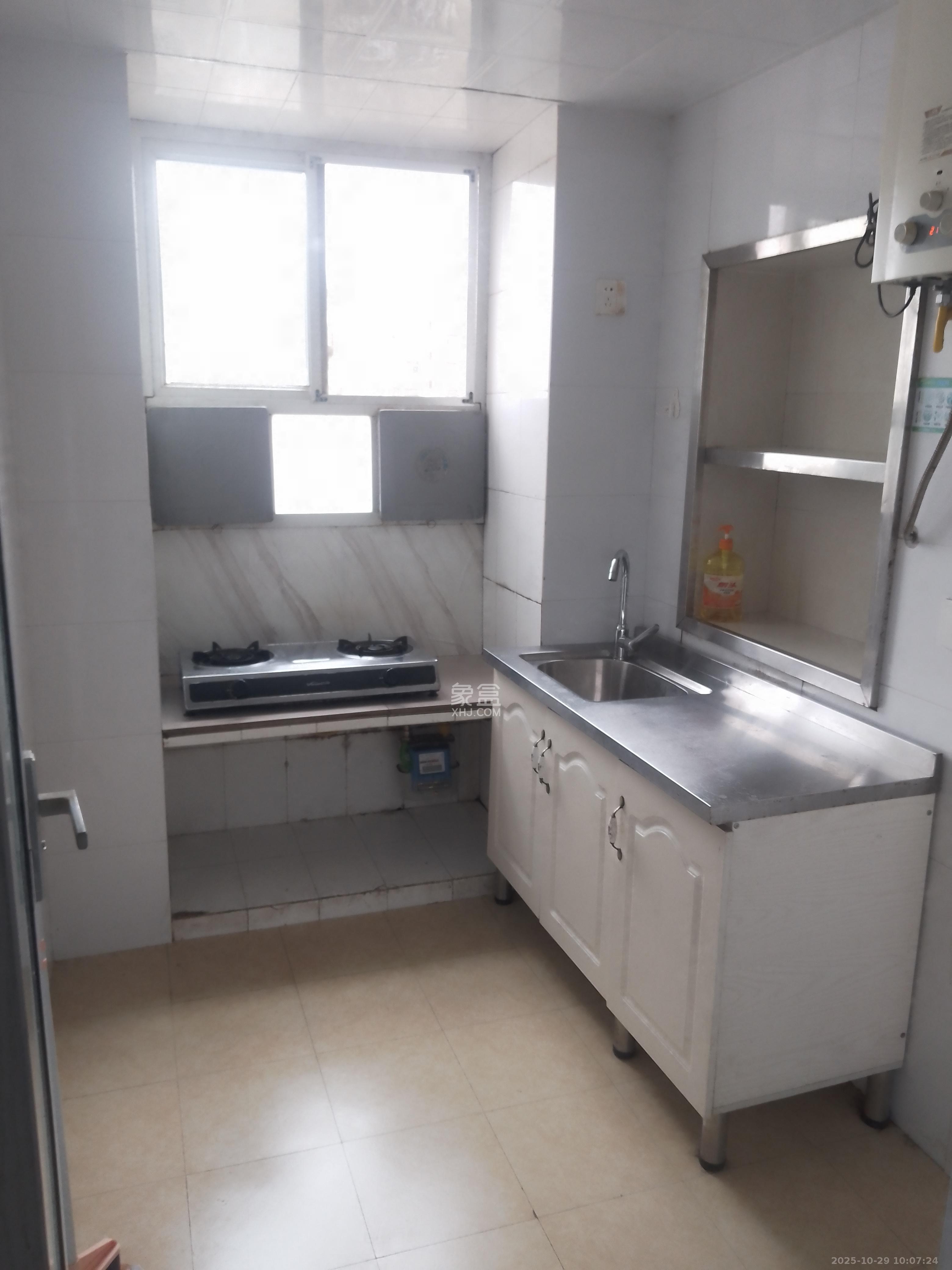 向东南社区  1室1厅1卫    1100.0元/月室内图