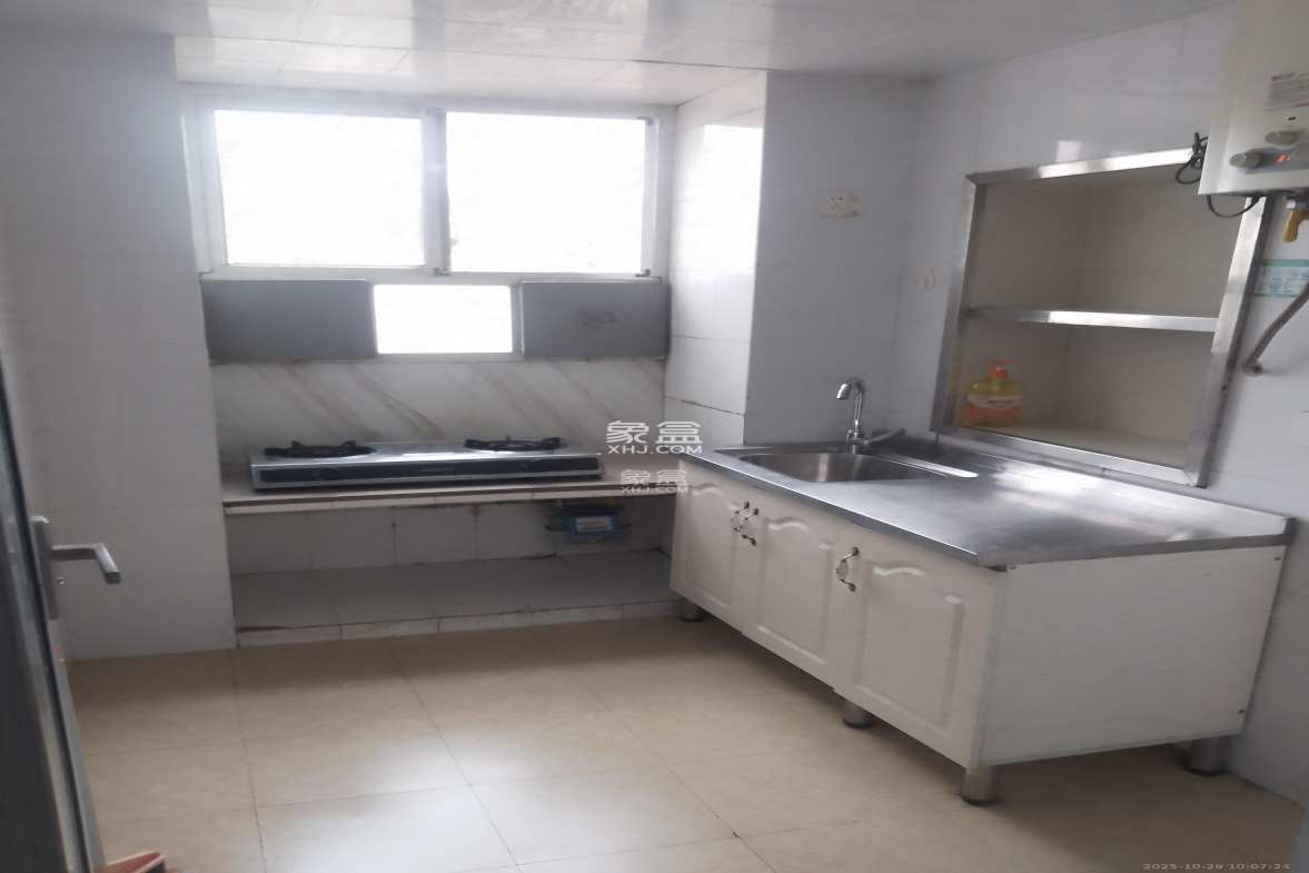 向东南社区 1室1厅1卫 1100.0元/月 向东南社区 1室1厅1卫 1100.0元/月室内图