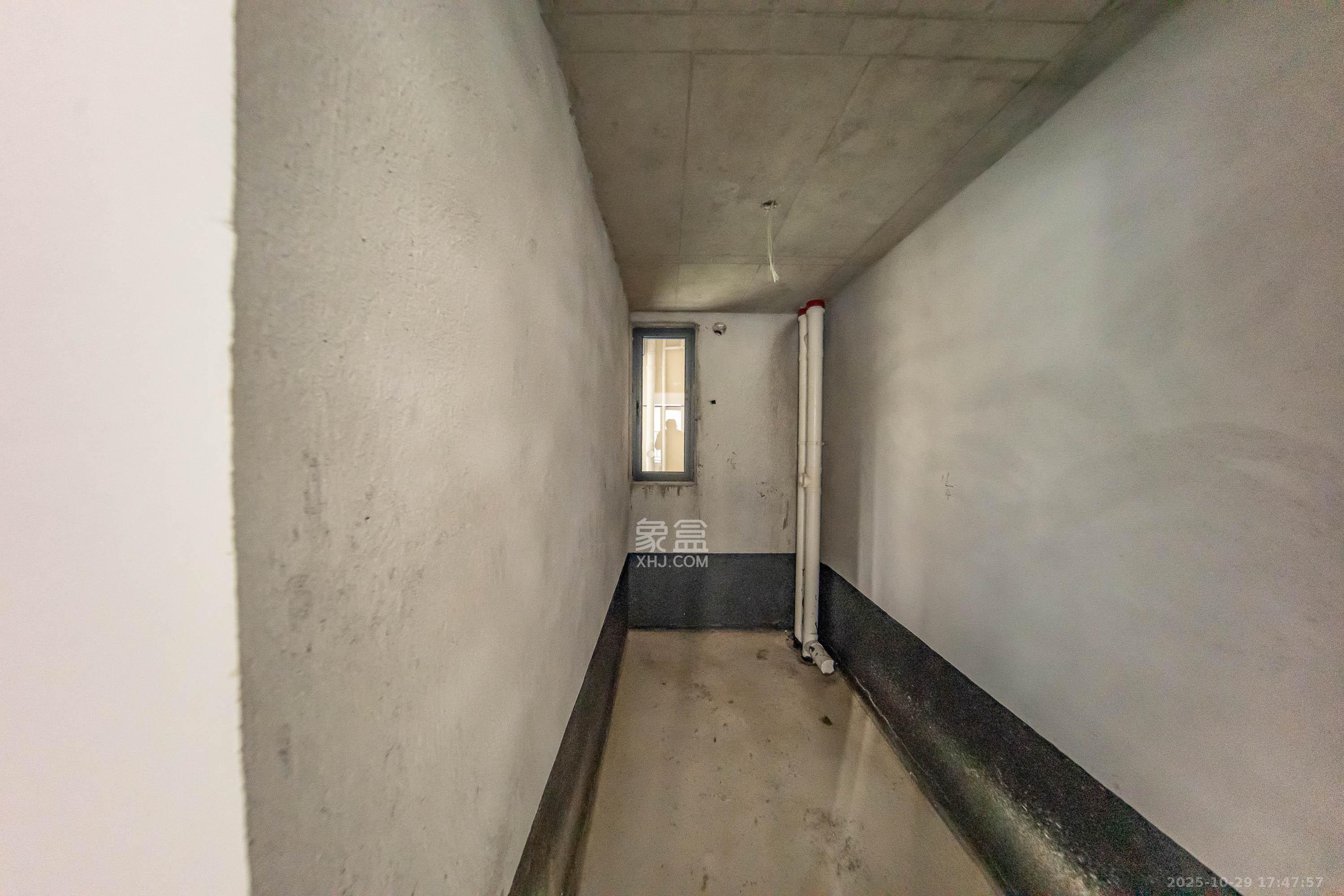 建投象山国际  4室2厅3卫    155.0万卫生间