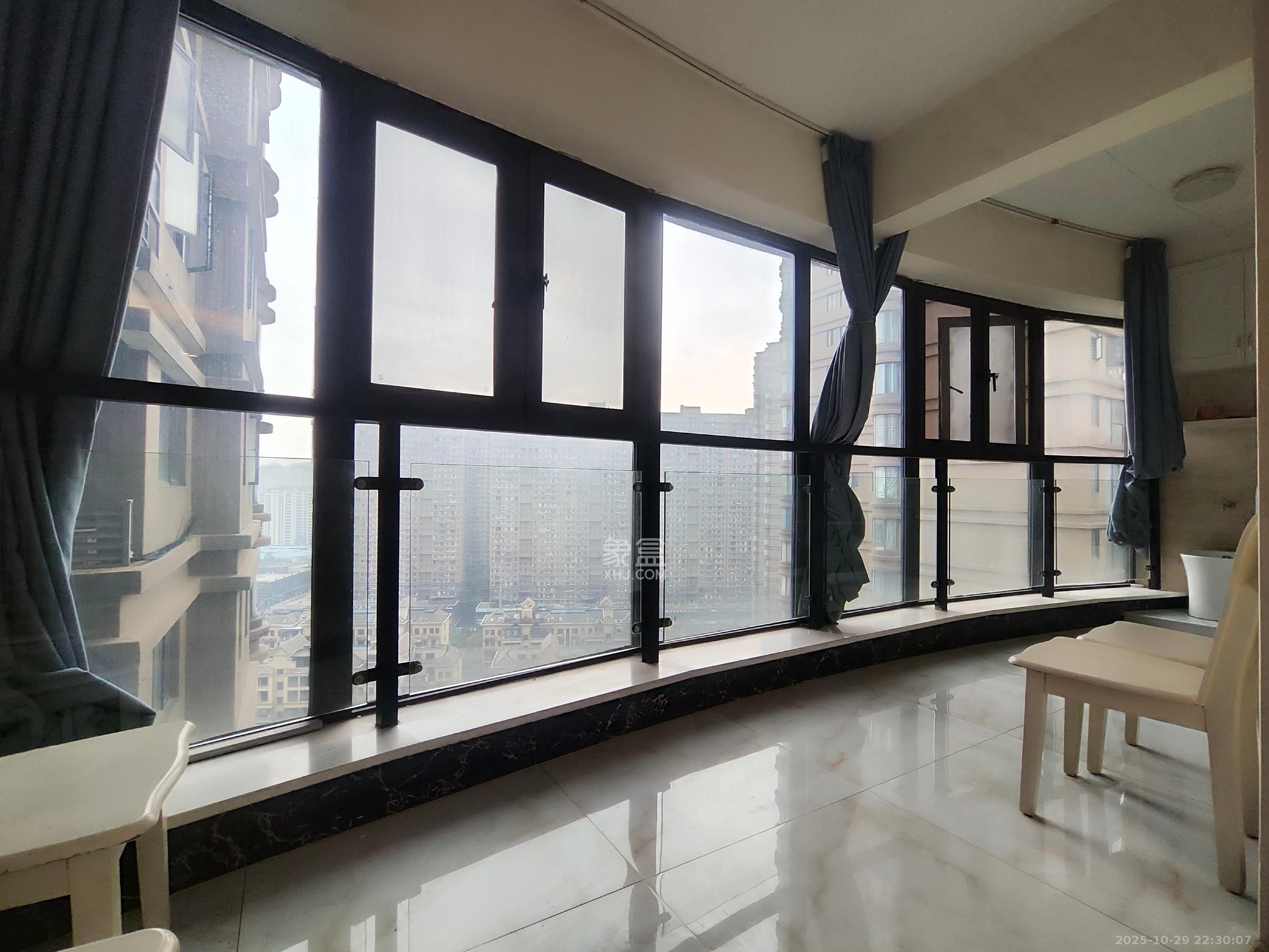 润和紫郡一期  5室2厅2卫    2500.0元/月 润和紫郡一期  5室2厅2卫    2500.0元/月室内图