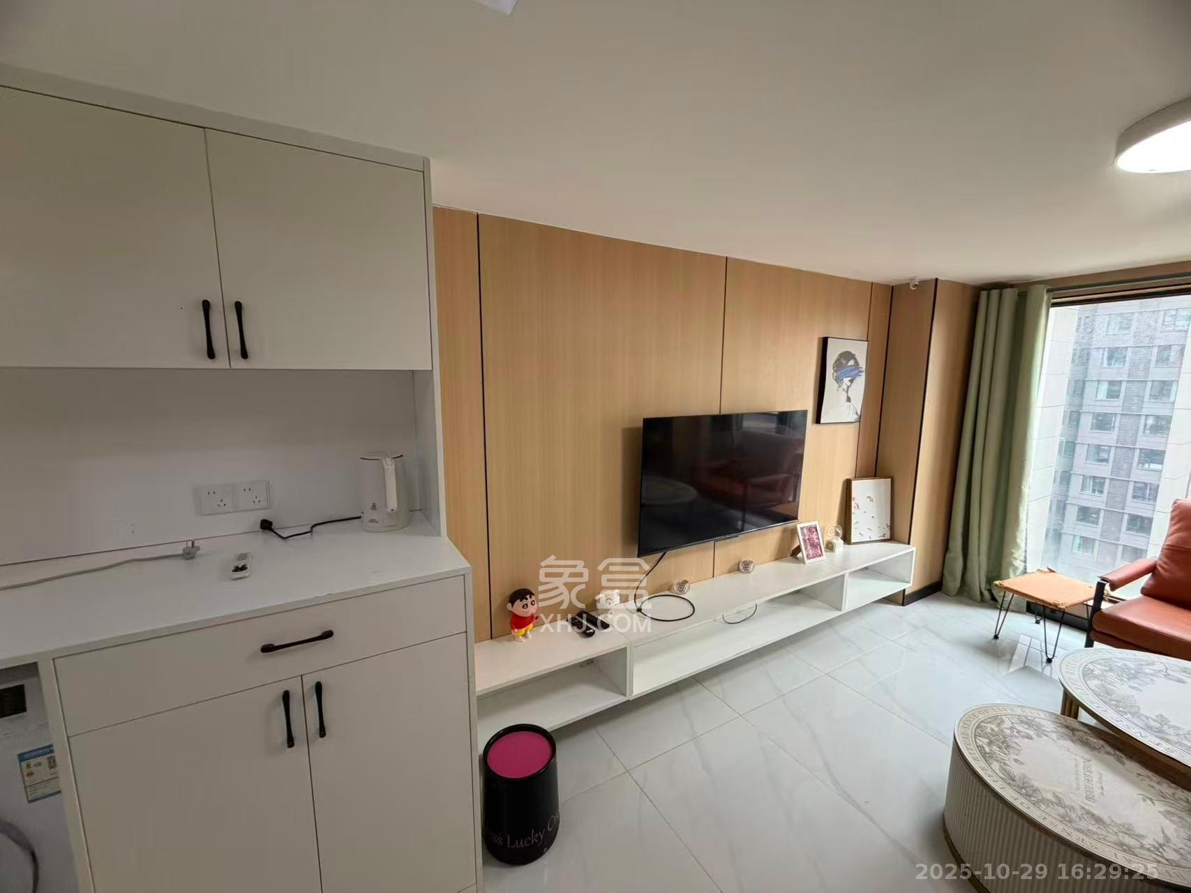 卓越江岸  2室1厅1卫    2500.0元/月 卓越江岸  2室1厅1卫    2500.0元/月室内图