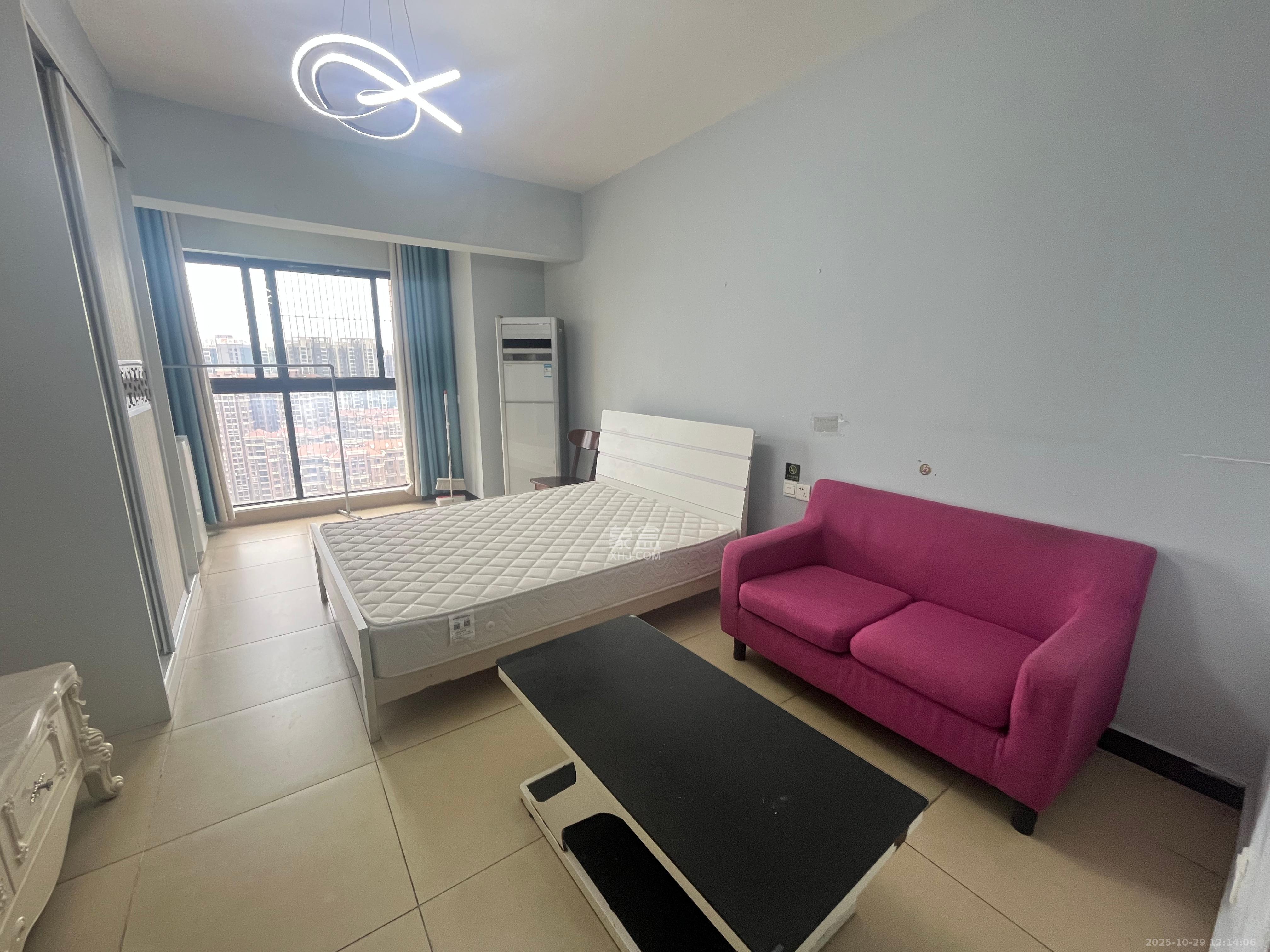 华润五彩城  1室1厅1卫    1250.0元/月 华润五彩城  1室1厅1卫    1250.0元/月室内图