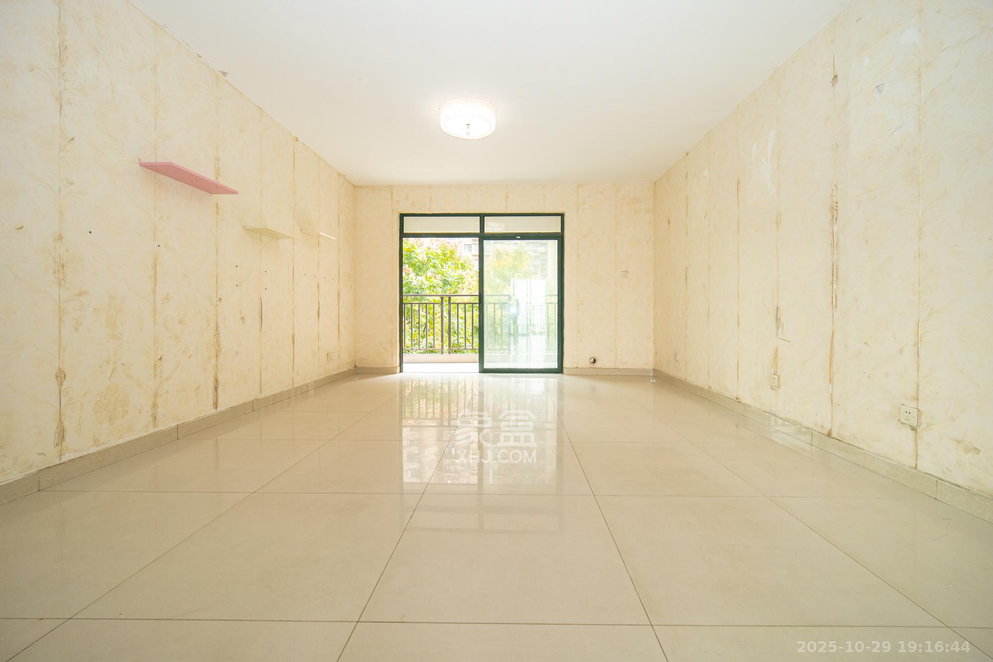 绿洲花园 3室2厅2卫 120.0万 绿洲花园 3室2厅2卫 120.0万客厅